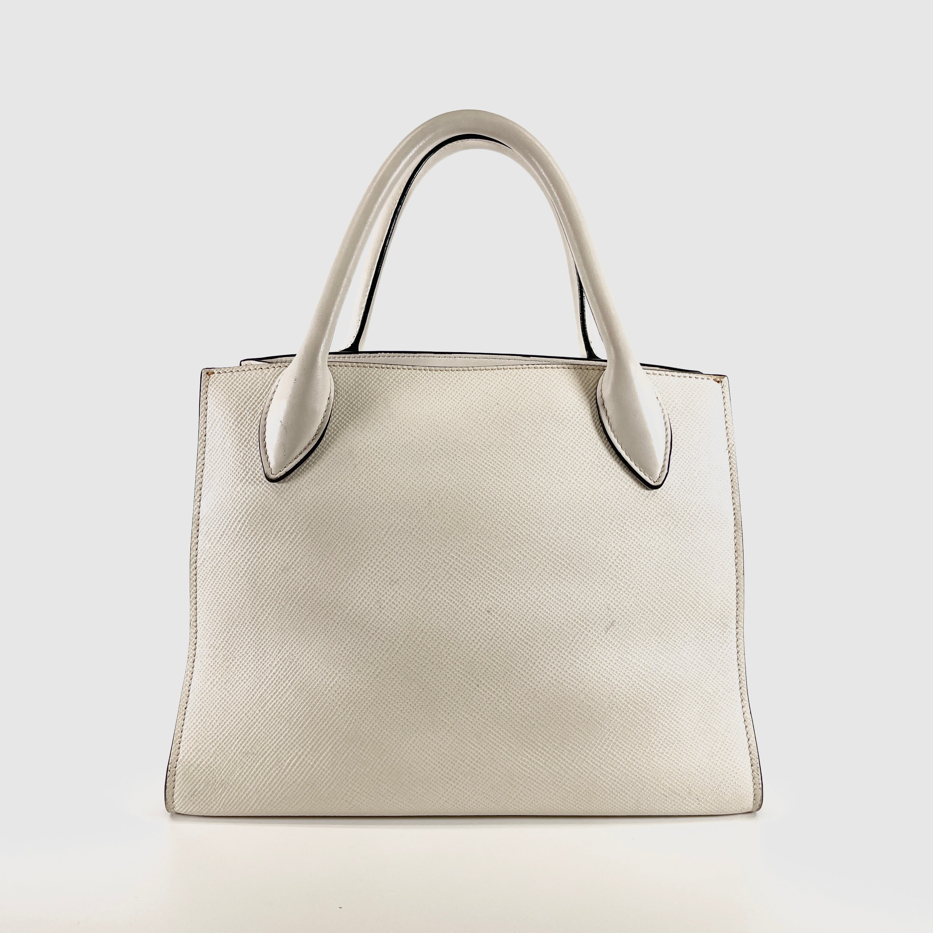2604 secondhand PRADA Saffiano hand bag