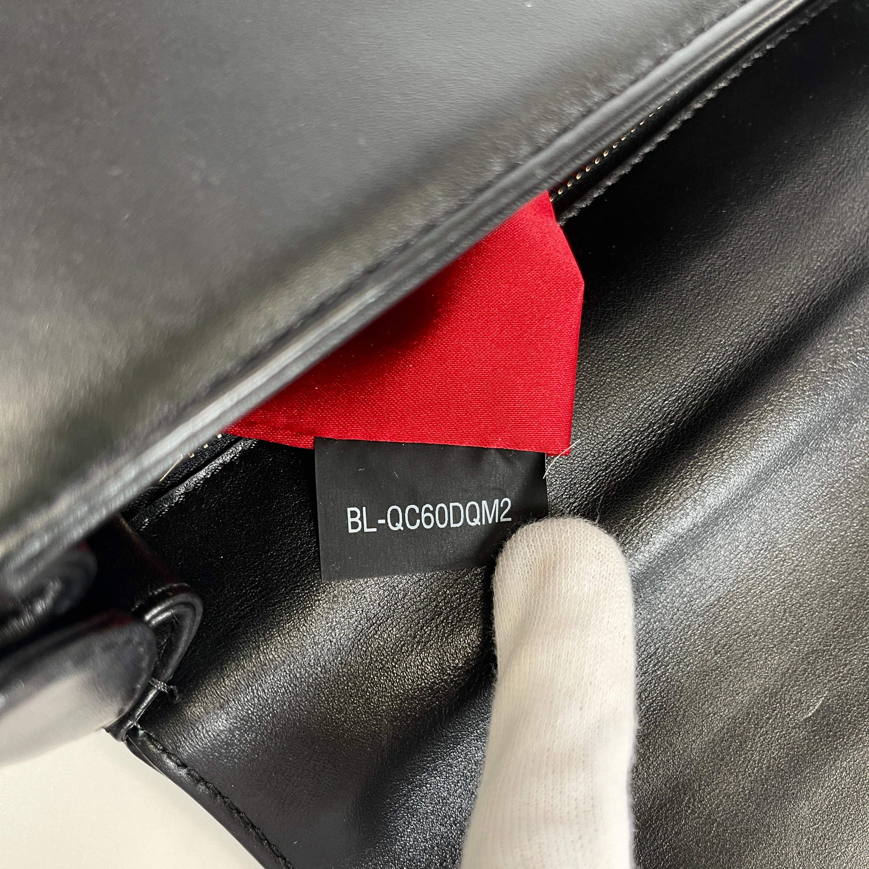 2605 secondhand VALENTINO leather chain Crossbody Bag