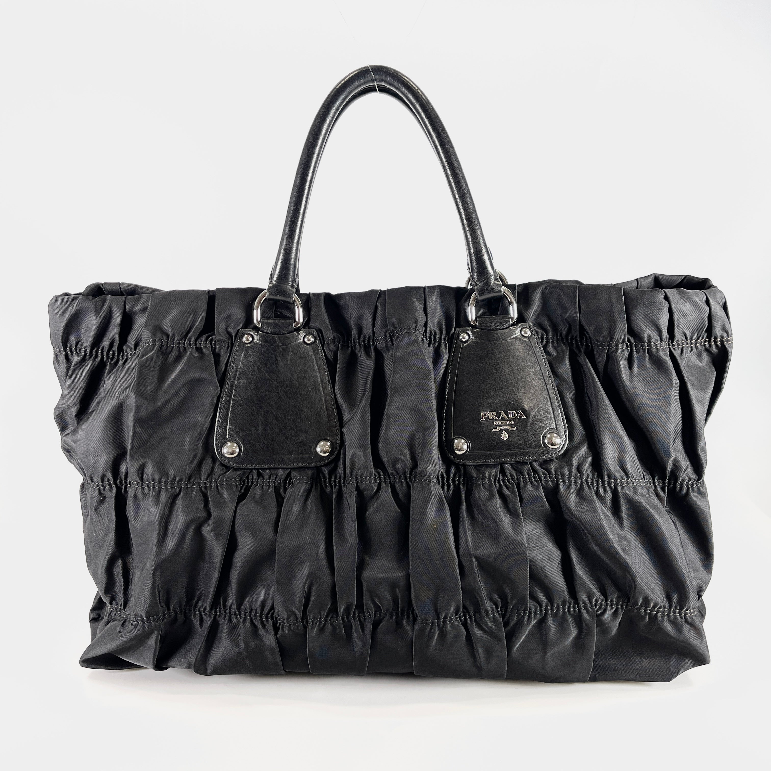 2605 secondhand PRADA nylon hand bag