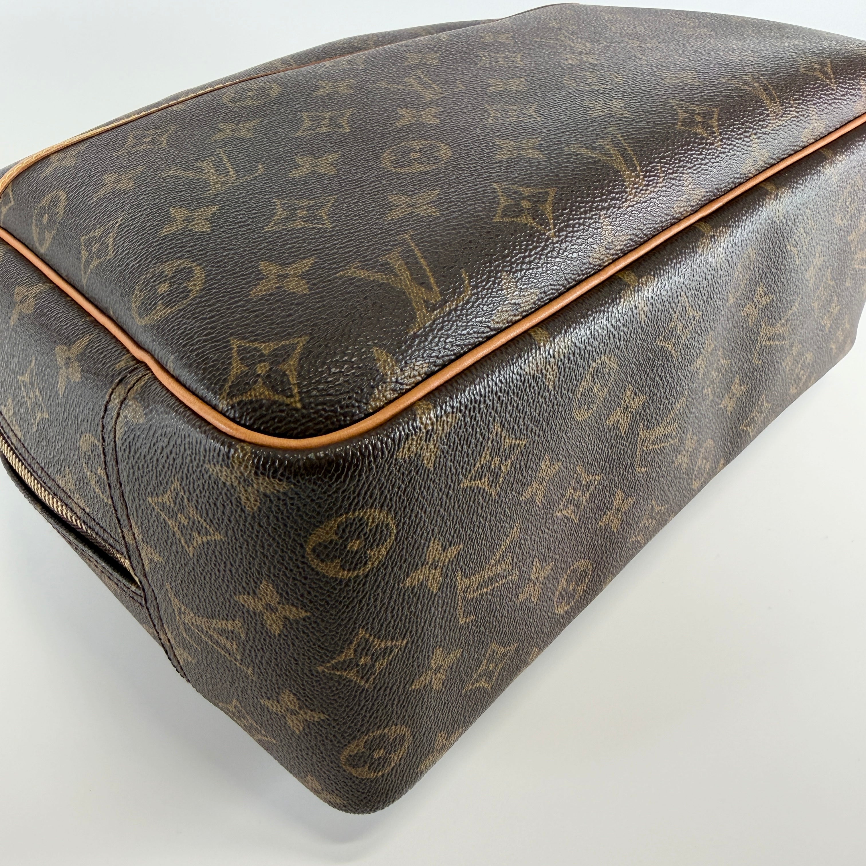 2606 secondhand LV bag / Deauville Monogram leather