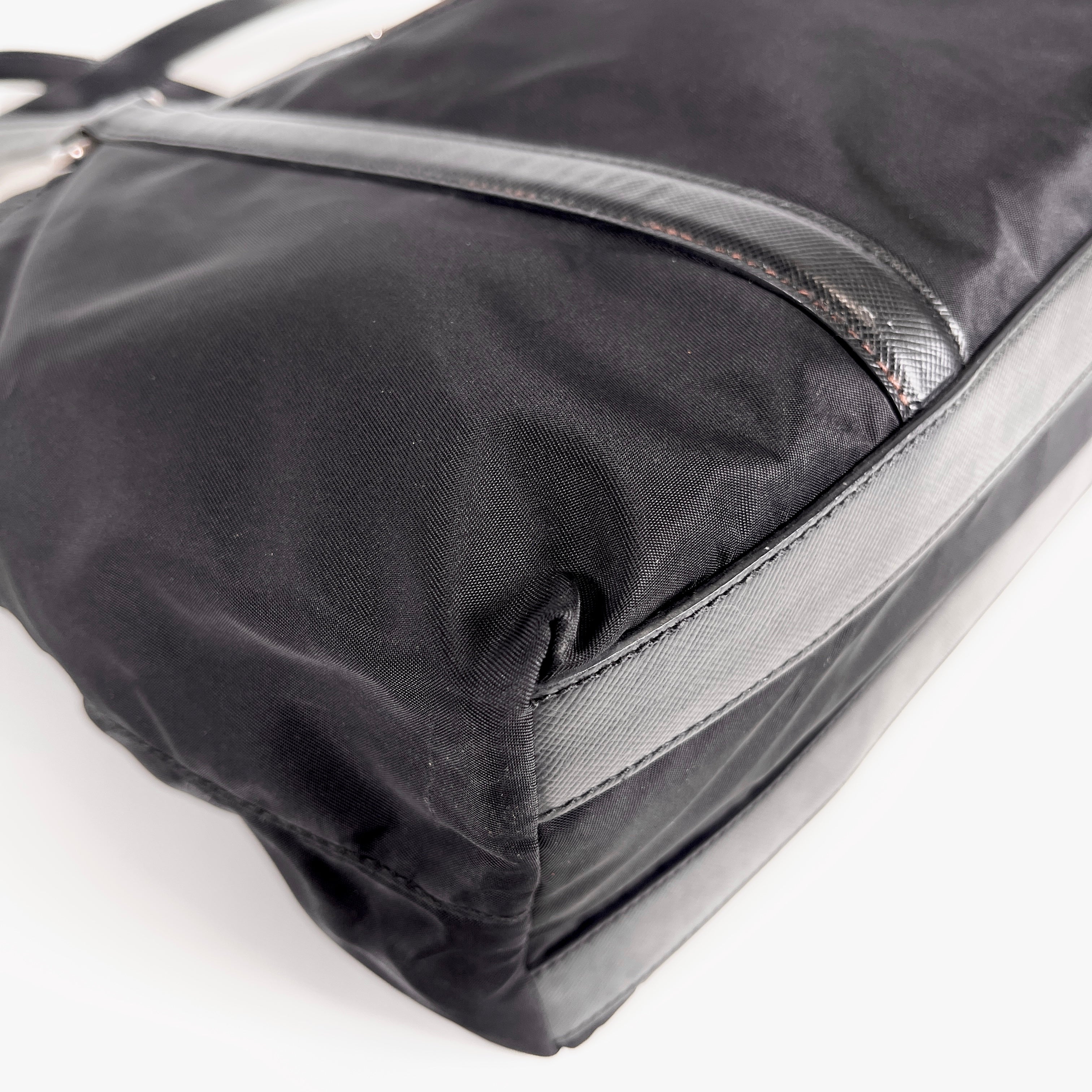 2604 secondhand PRADA Saffiano Tote black