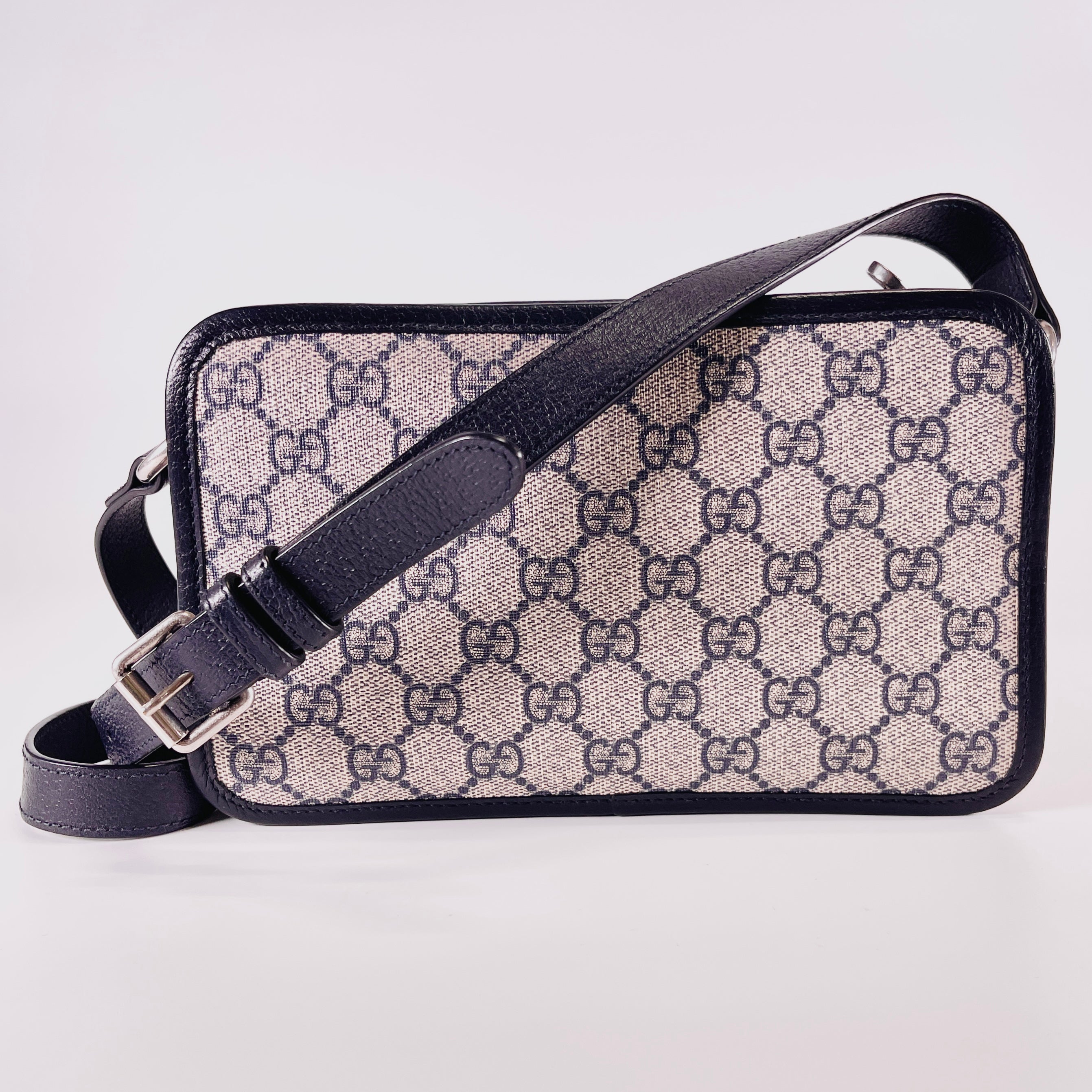 2604 secondhand GUCCI Interlocking shoulder Navy