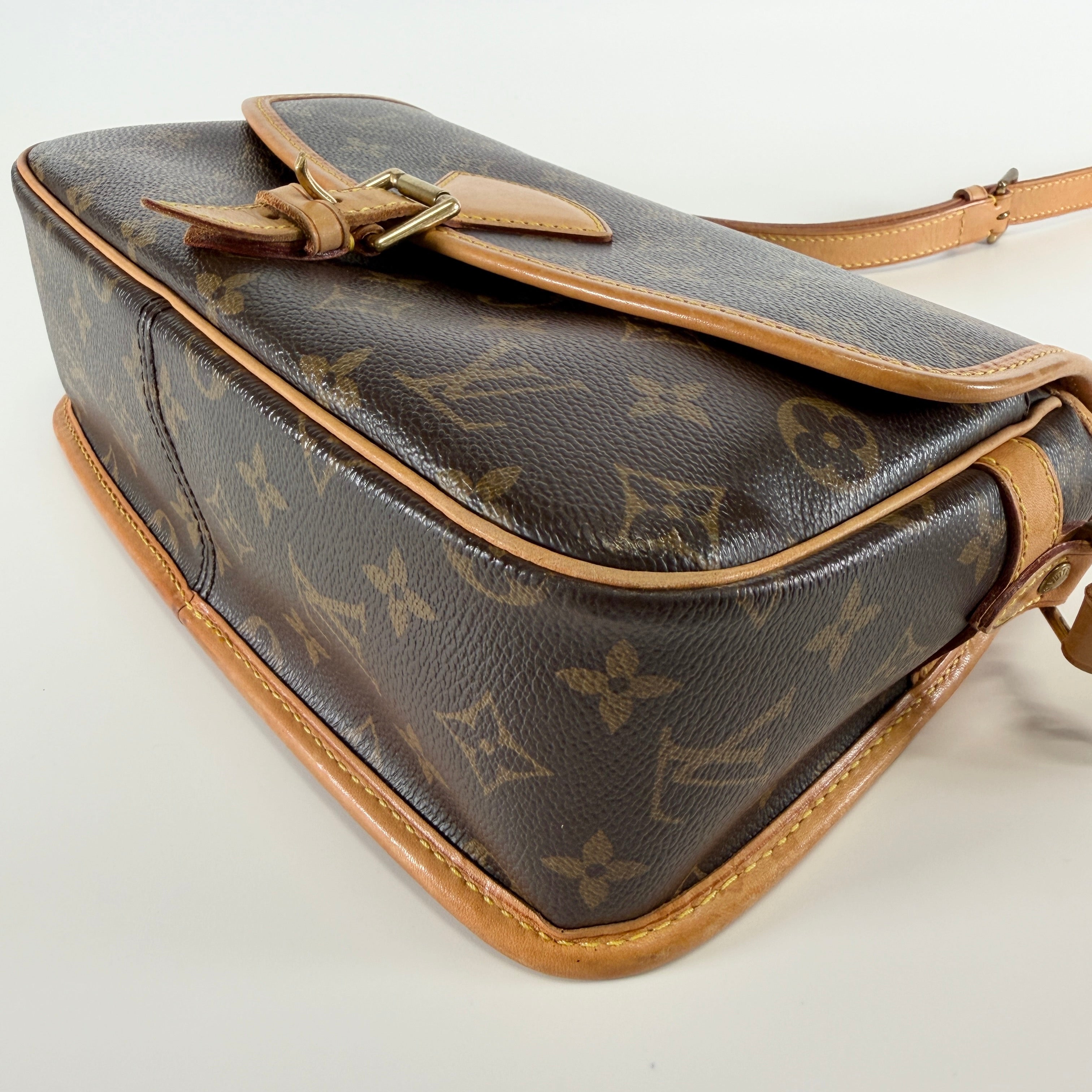 2605 secondhand LV Monogram Sologne