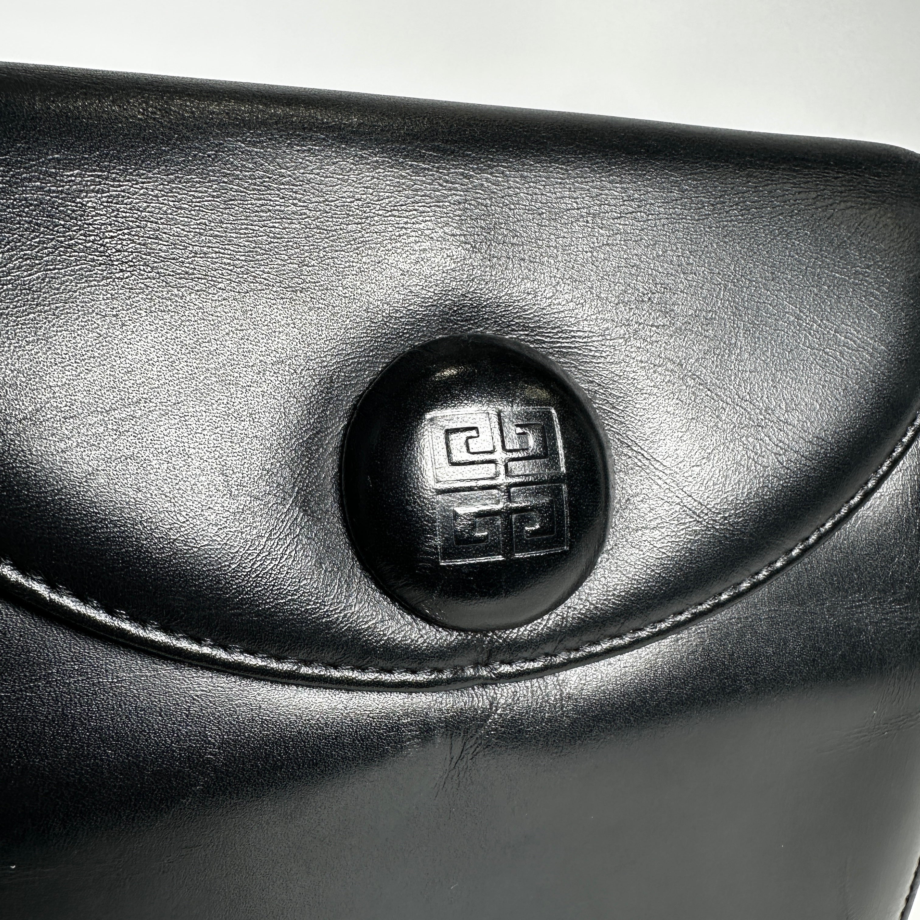 2605 secondhand GIVENCHY van hand bag