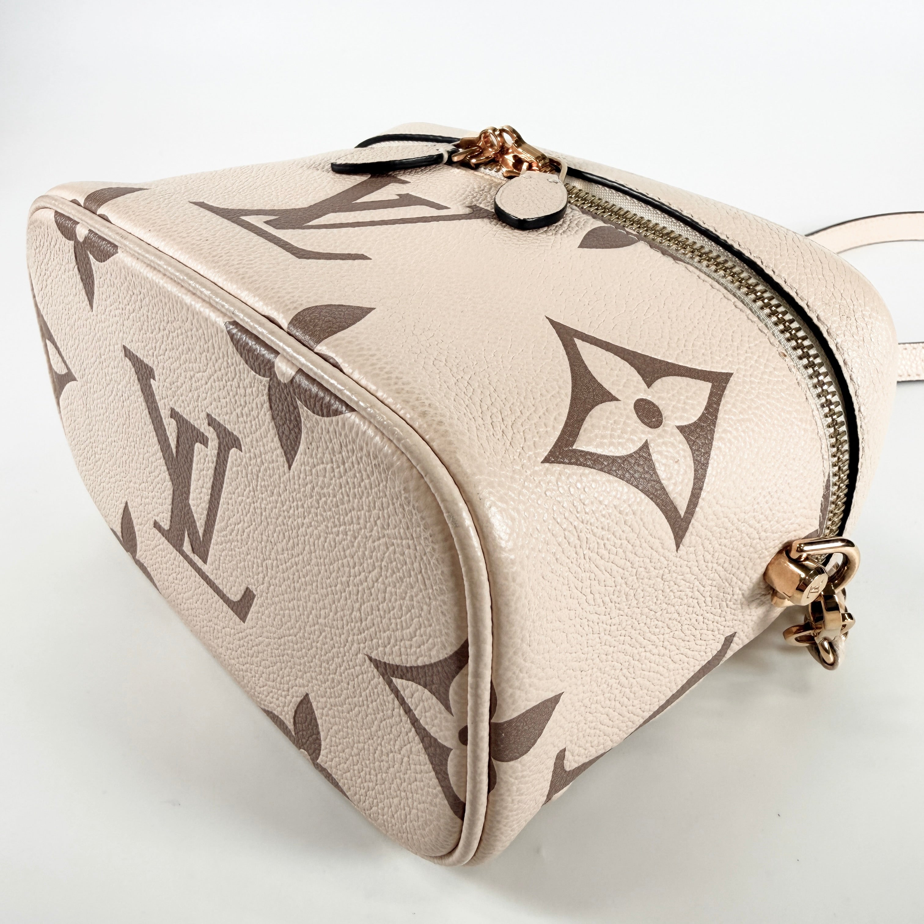 2606 secondhand LV Monogram Empreinte Vanity PM claim Rose strap
