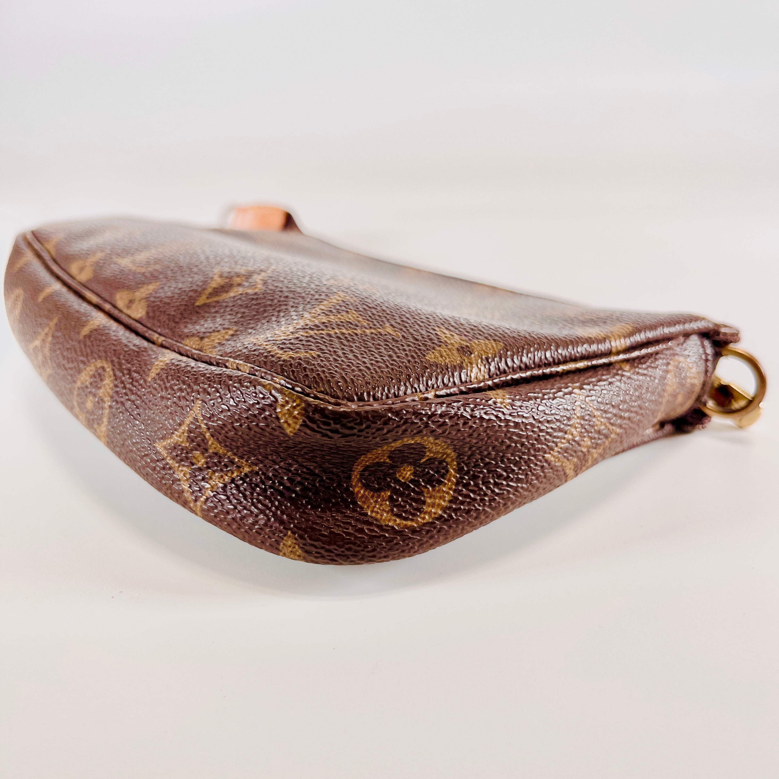 2602 secondhand LV Monogram Pochette accessories M51980 AR0060