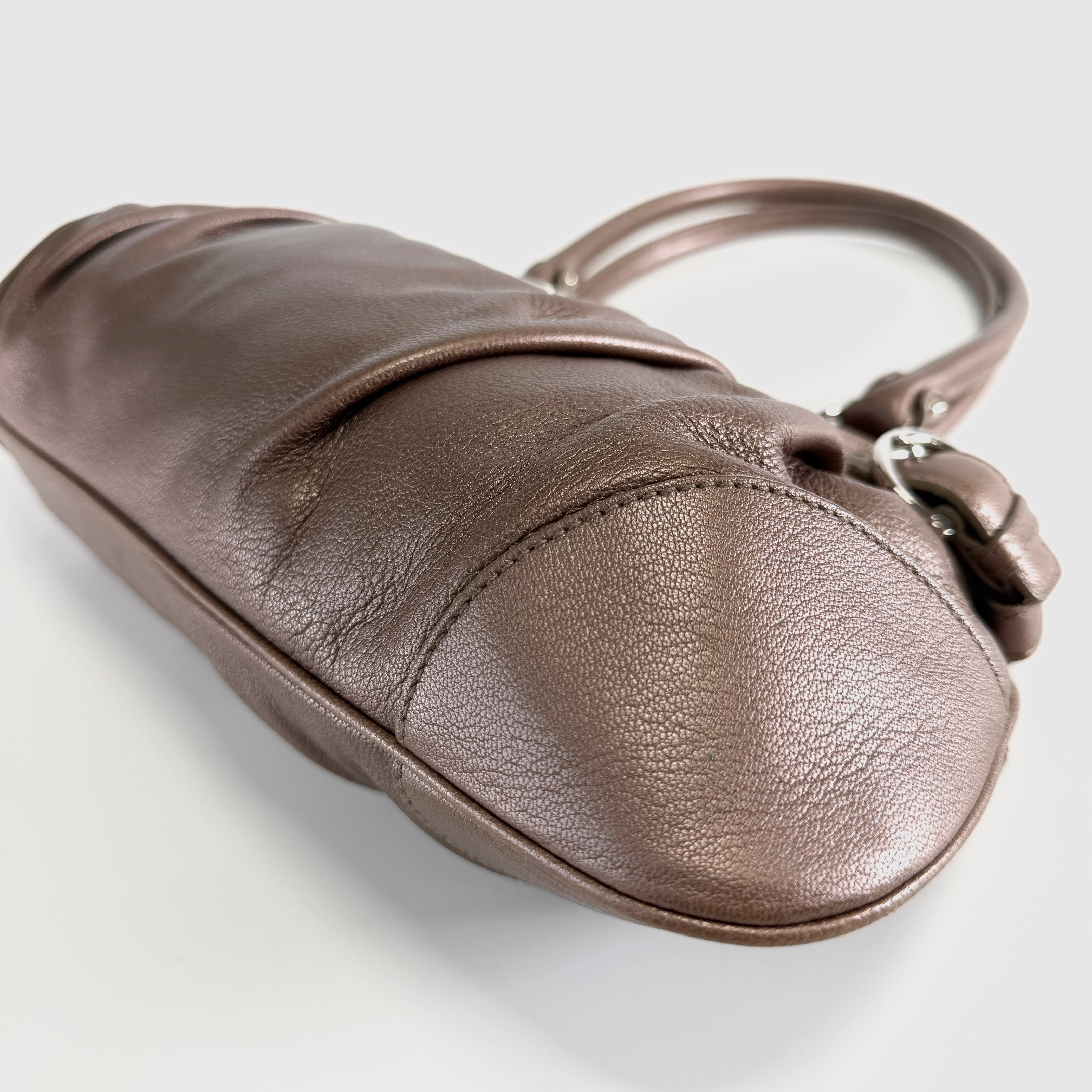 2607 secondhand Ferragamo Gancini hand bag