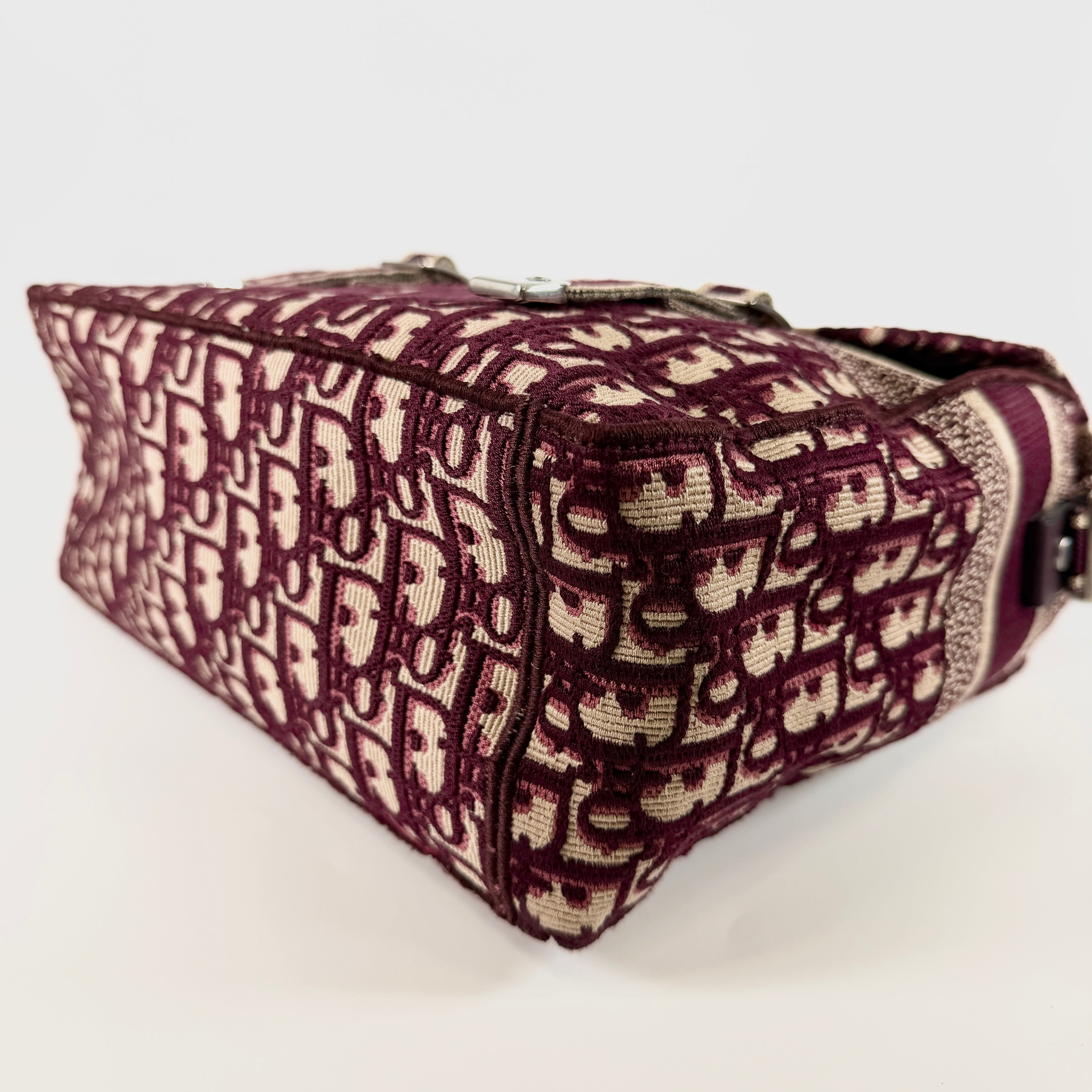 2606 secondhand CD Can of leak canvas Shoulder bag Red