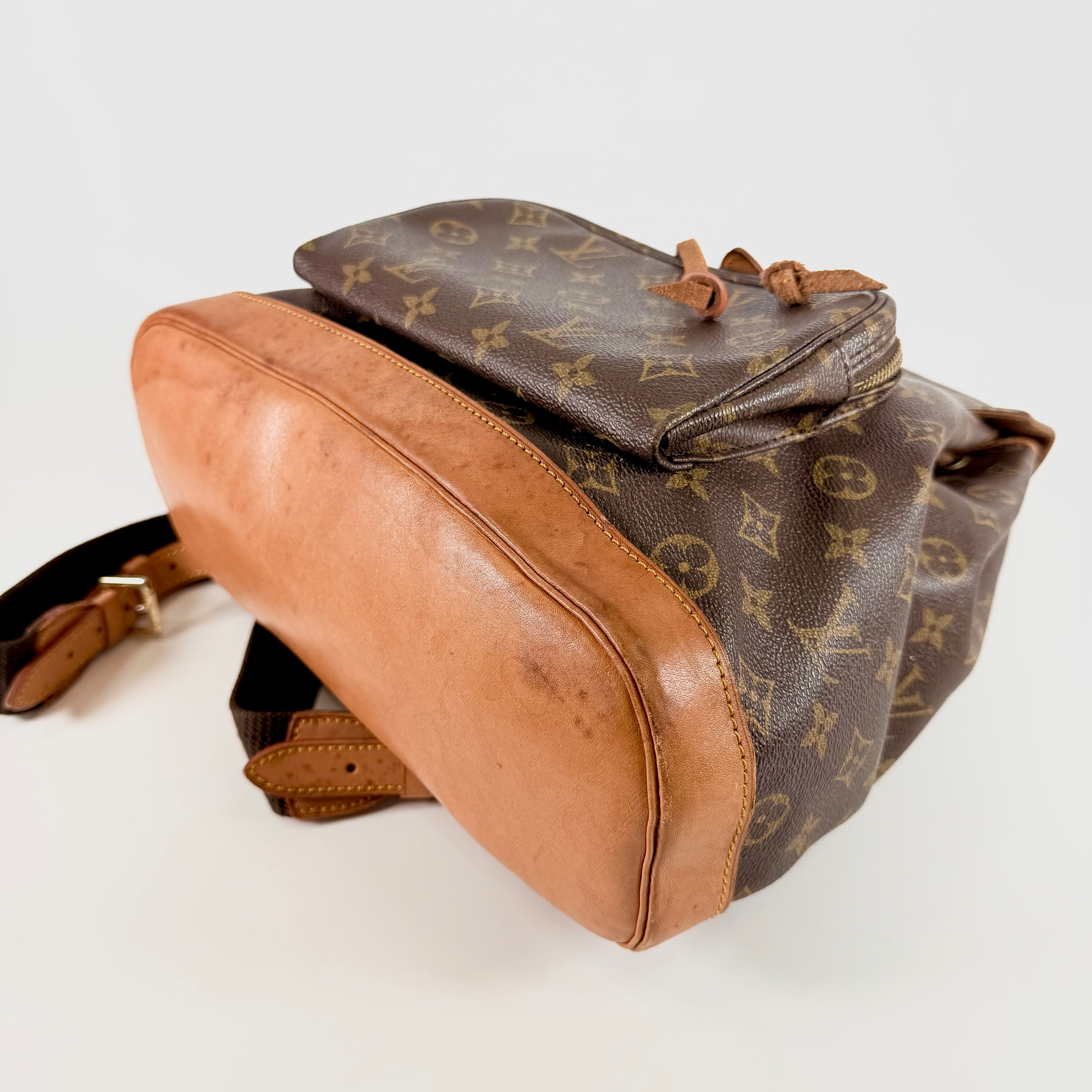 2607 secondhand LOUIS VUITTON Backpack Monogram Leather Water Stains