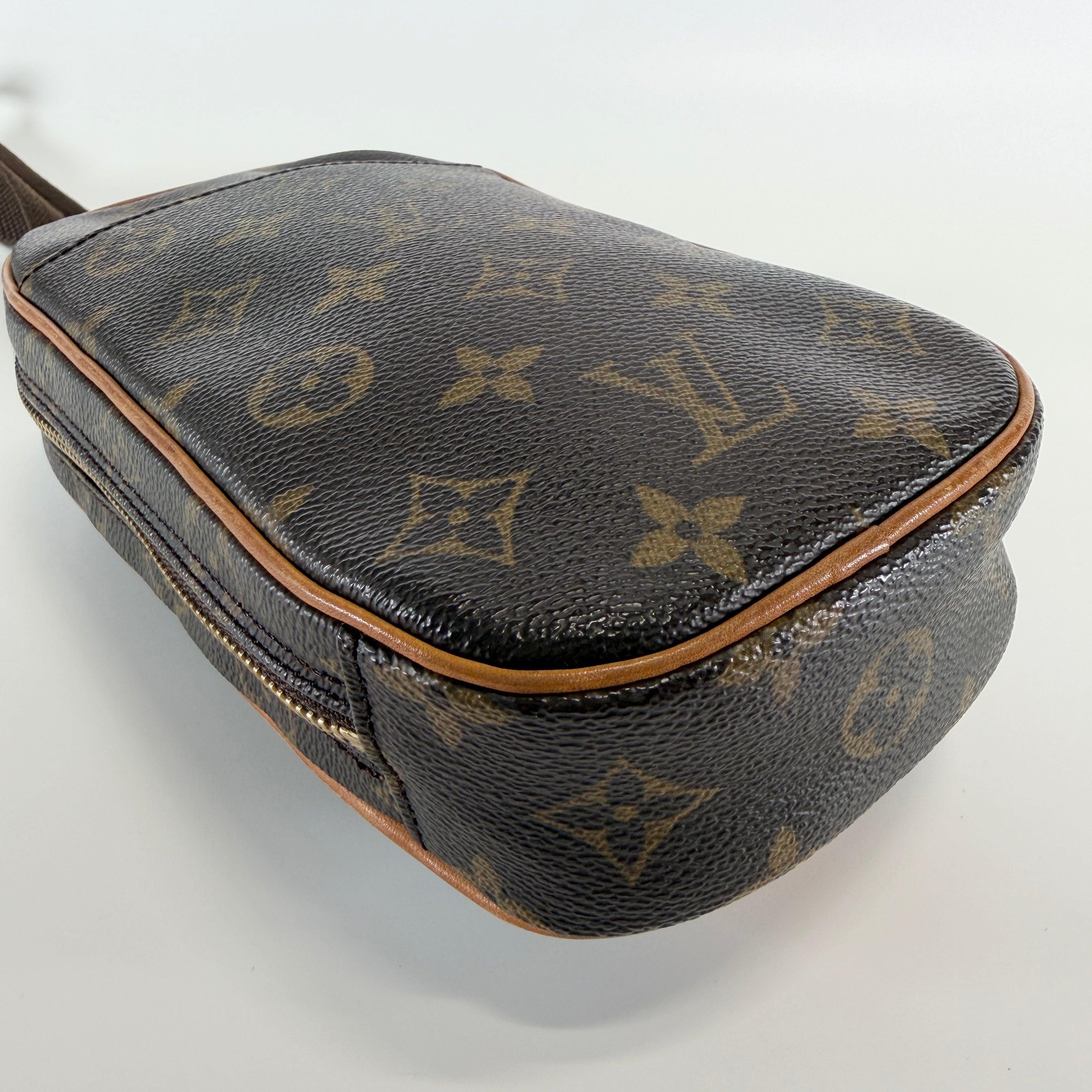 2606 secondhand LV Monogram Pochette Ganju