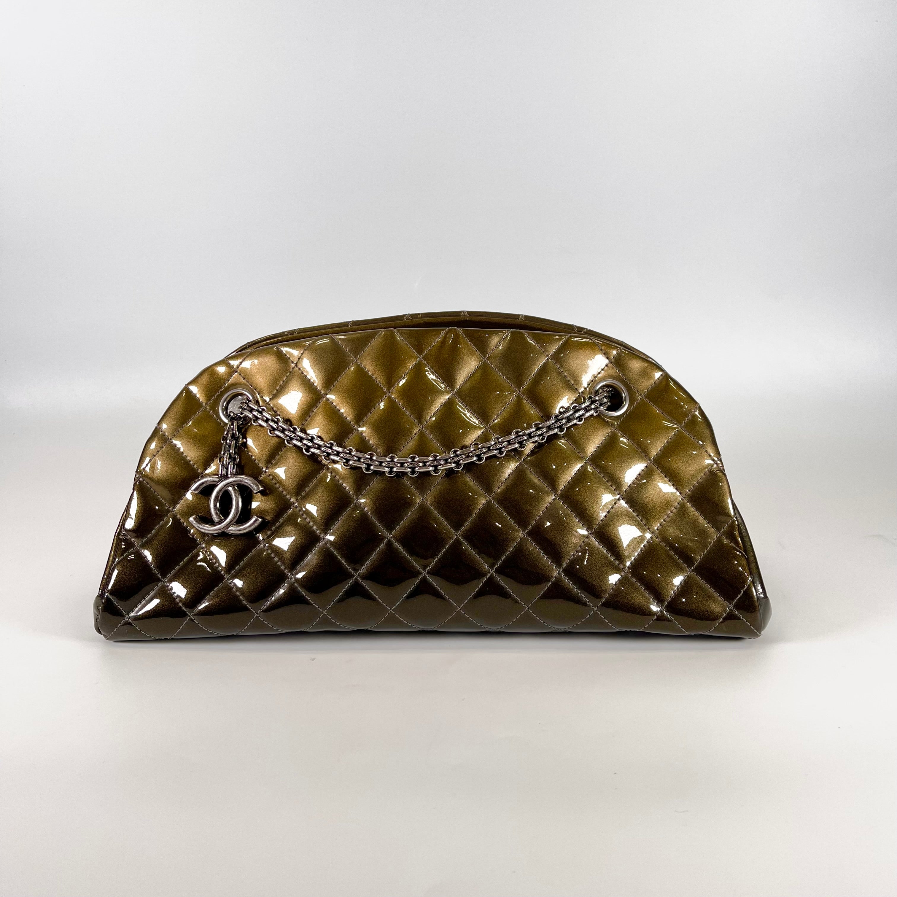 2601 secondhand CHANEL Matelasse Shoulder bag patent 15076108
