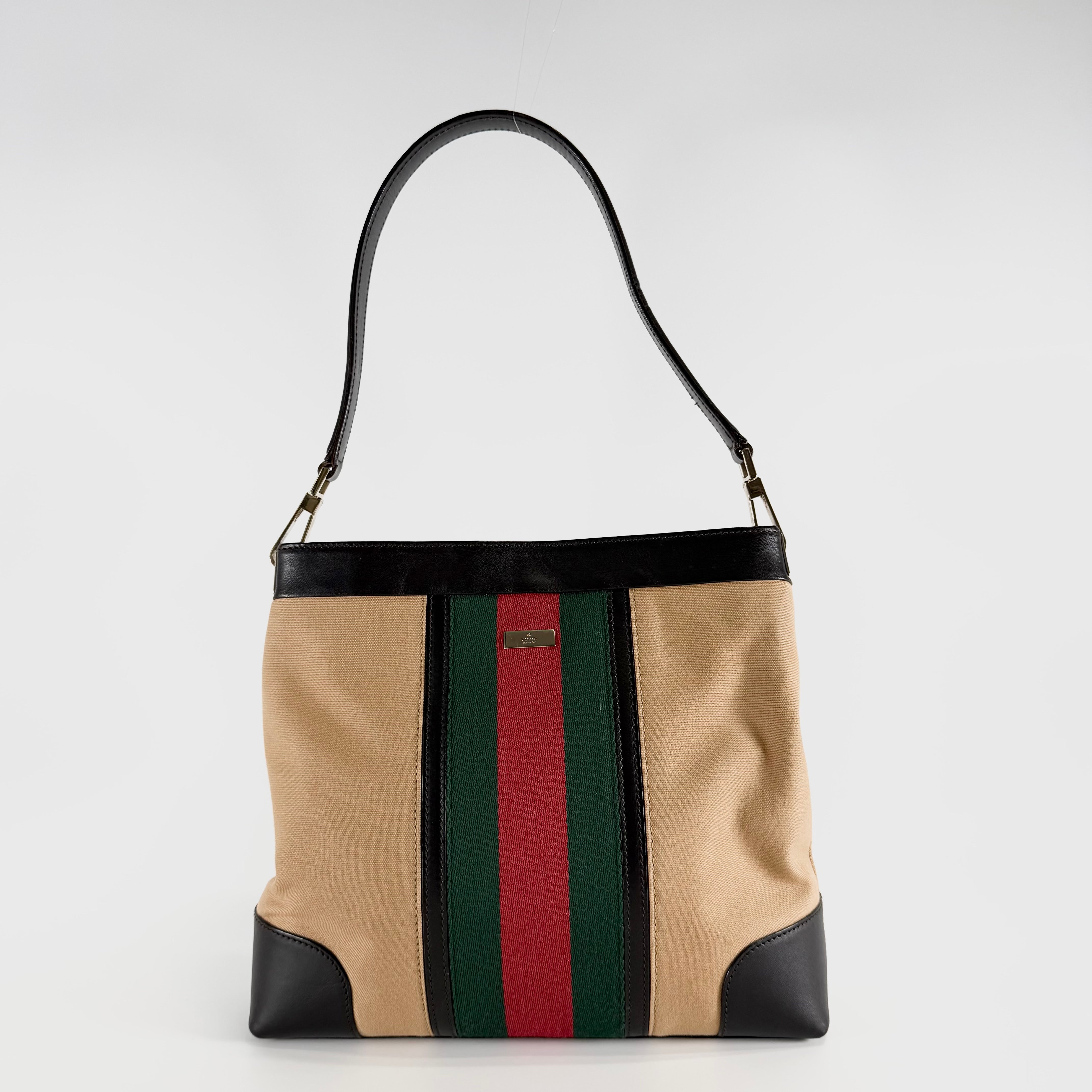 2608 secondhand GUCCI Shoulder bag / Crossbody Bag