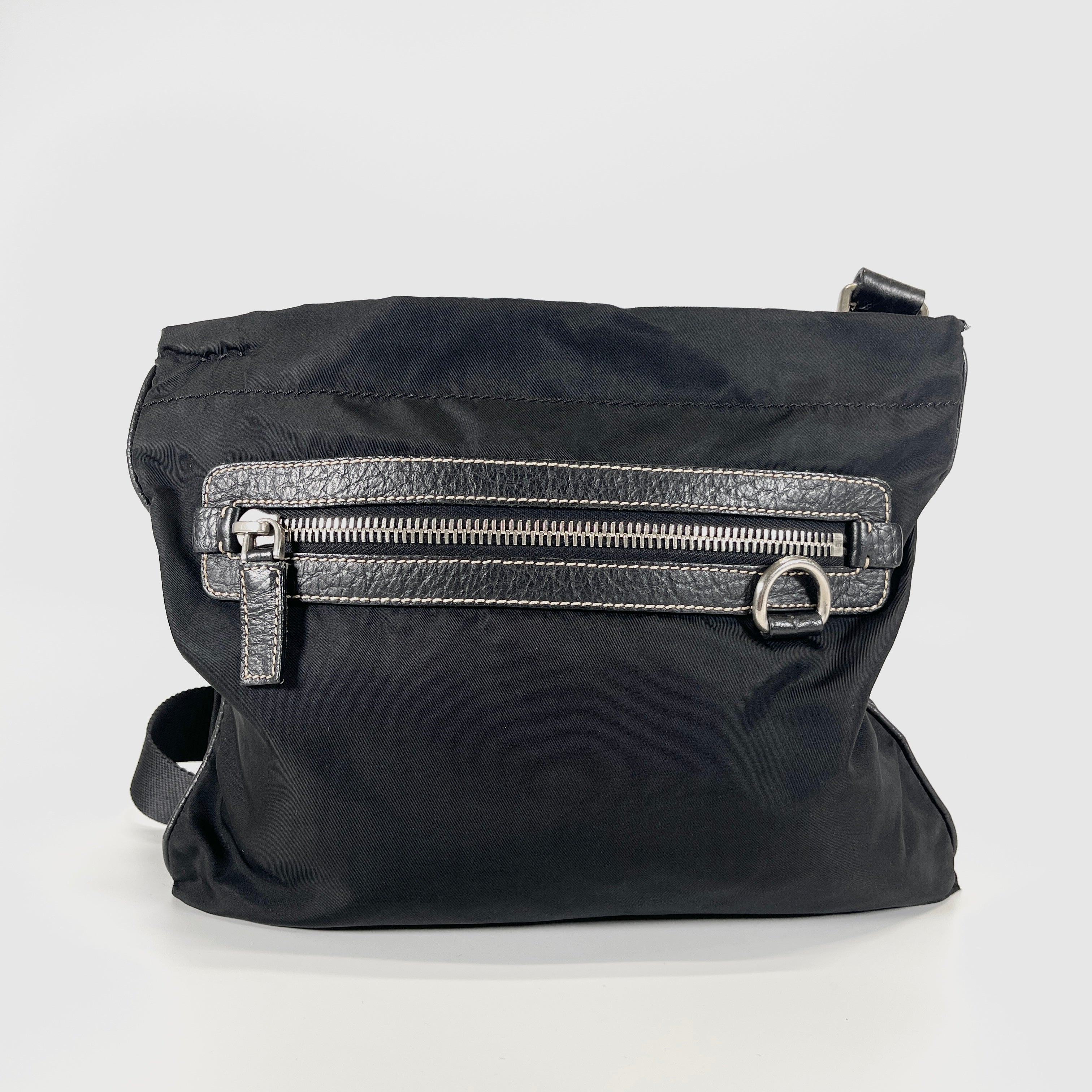 2605 secondhand PRADA nylon Shoulder bag