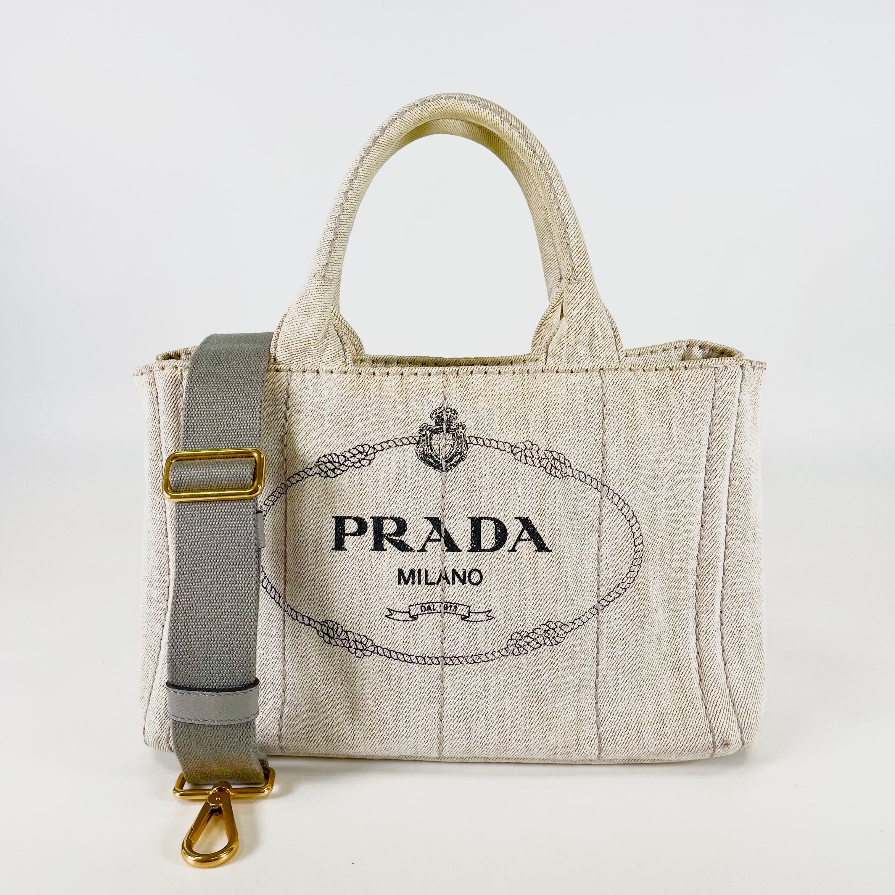 2605 secondhand PRADA hand bag