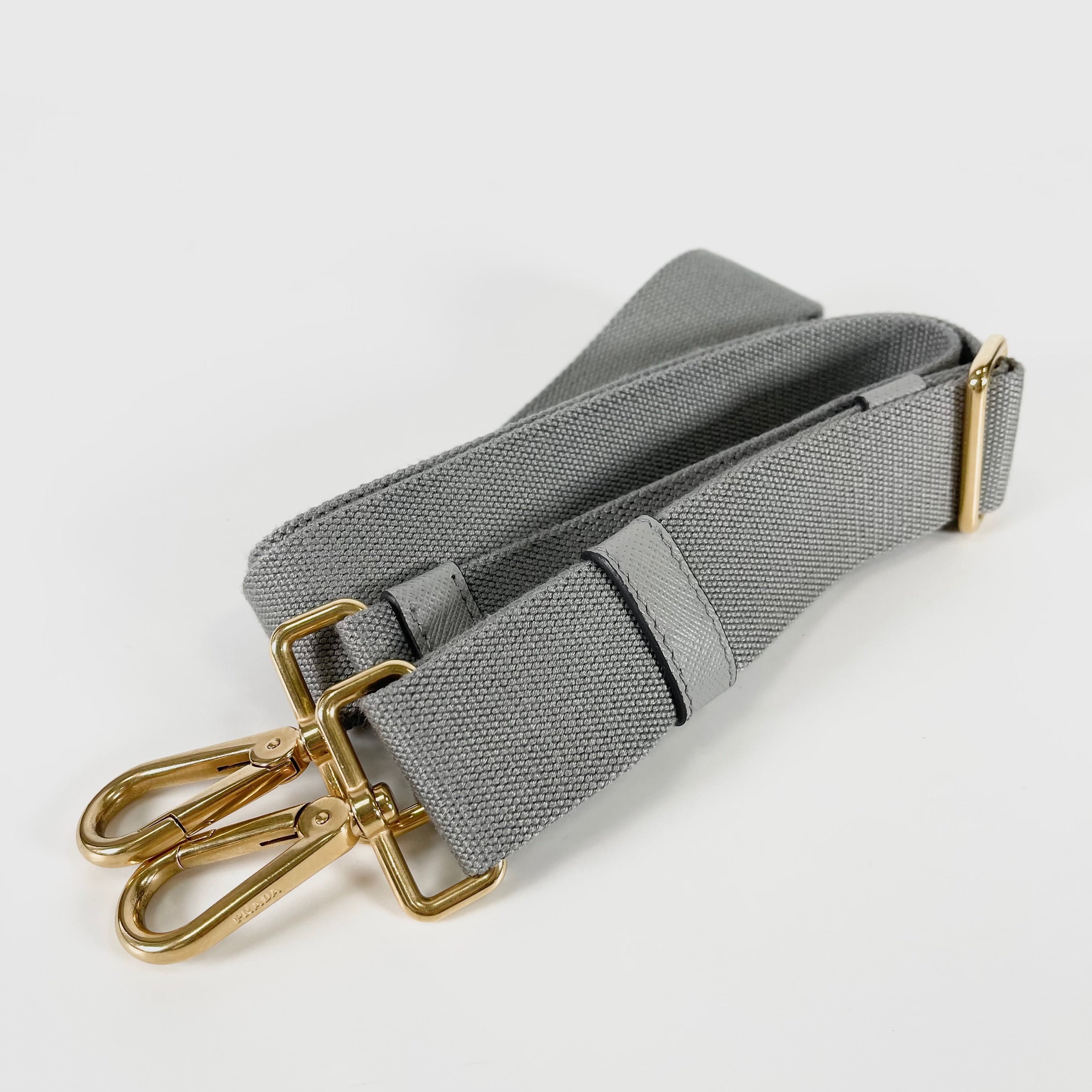 2605 secondhand PRADA hand bag