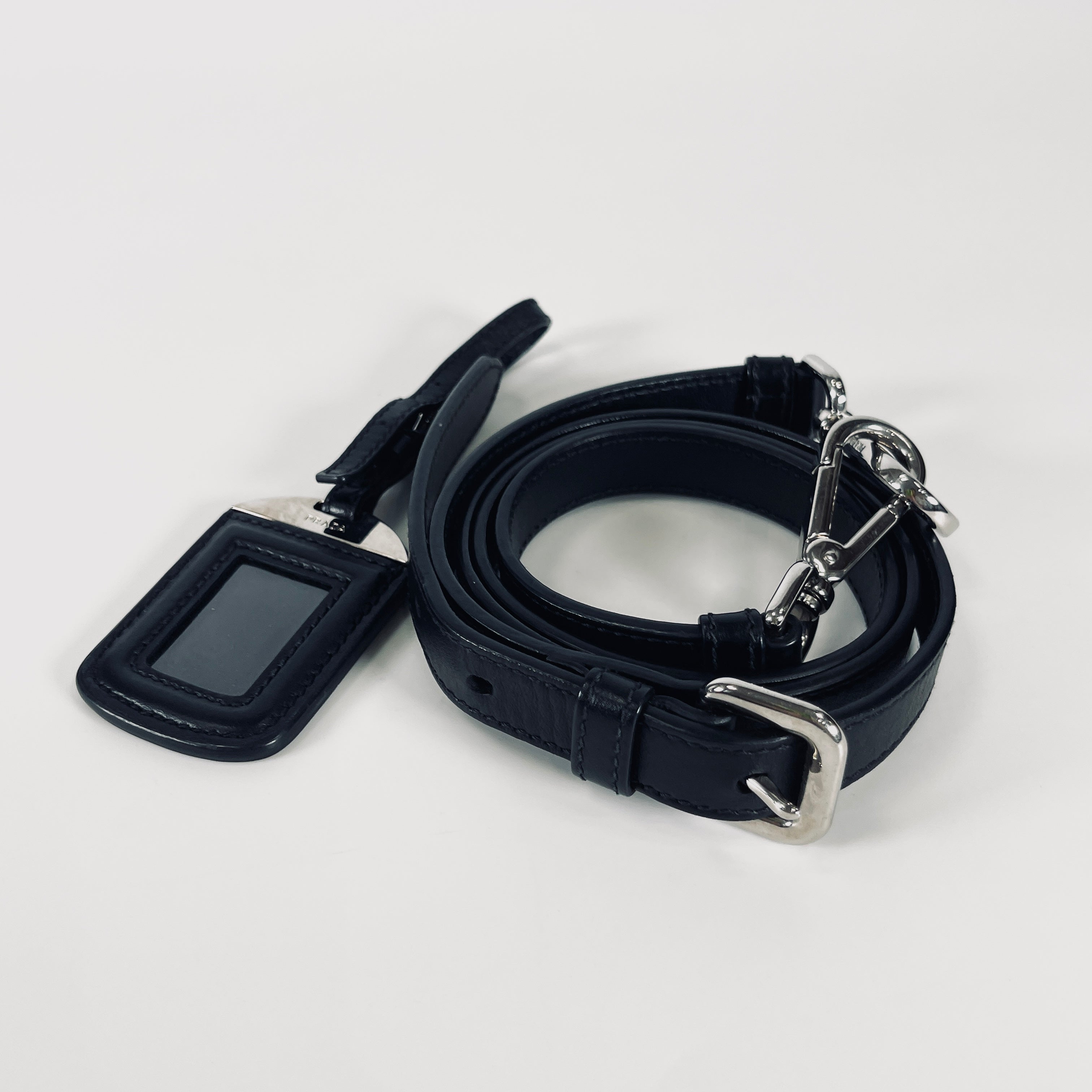 2605 secondhand PRADA hand bag
