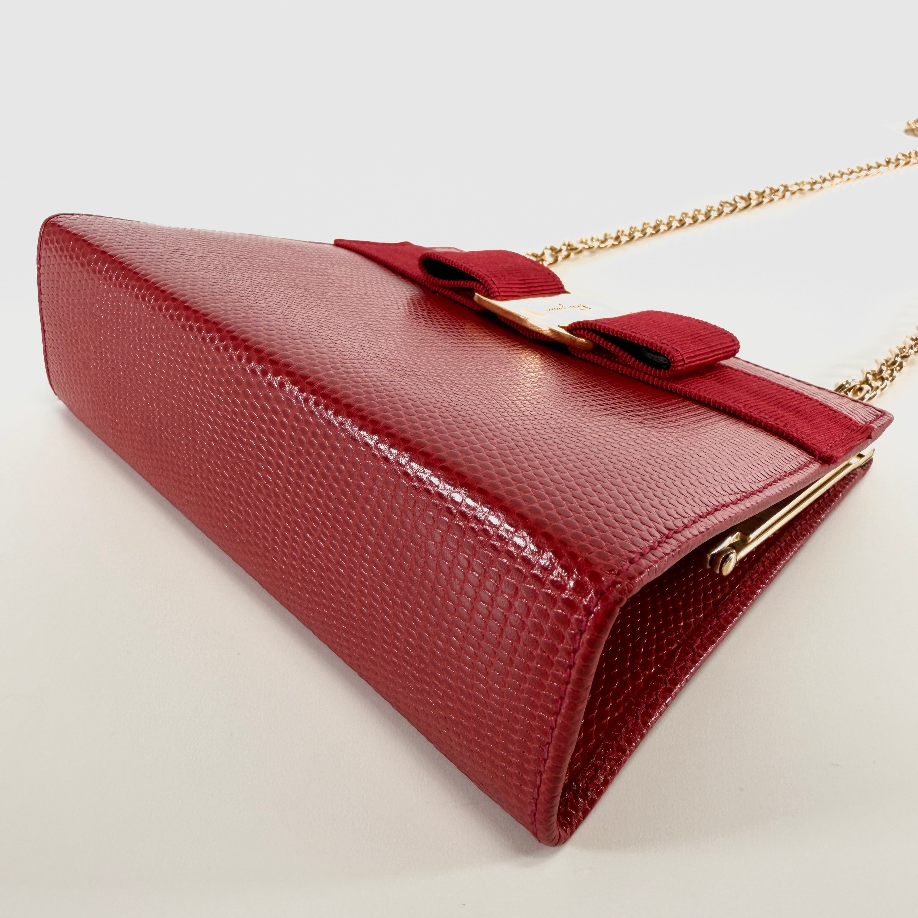 2606 secondhand Ferragamo Vara Ribbon Chain Shoulder Bag