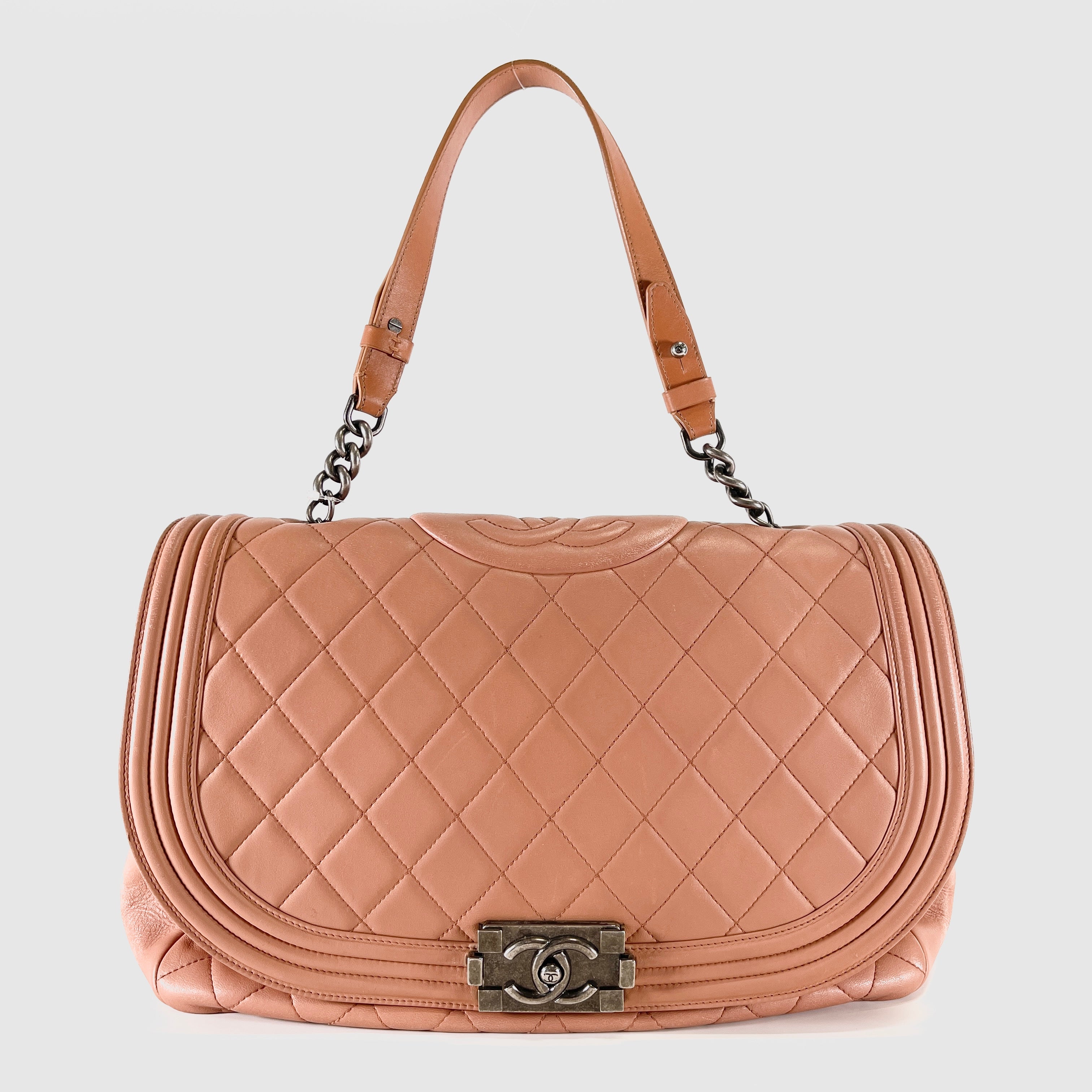 2604 secondhand CHANEL Shoulder bag / Crossbody Bag