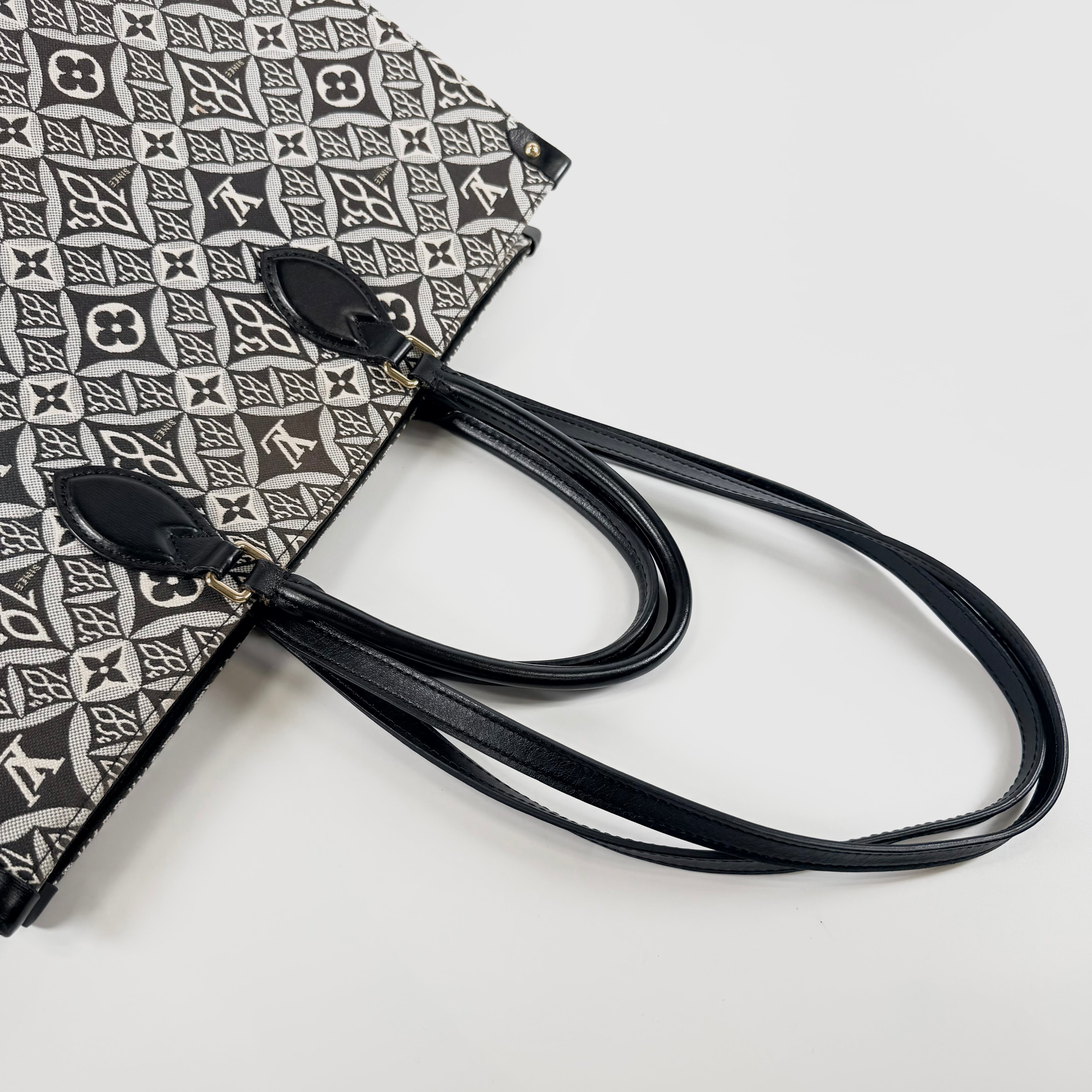 2606 secondhand LV Jacquard On the Go GM Since1854 black FL3280