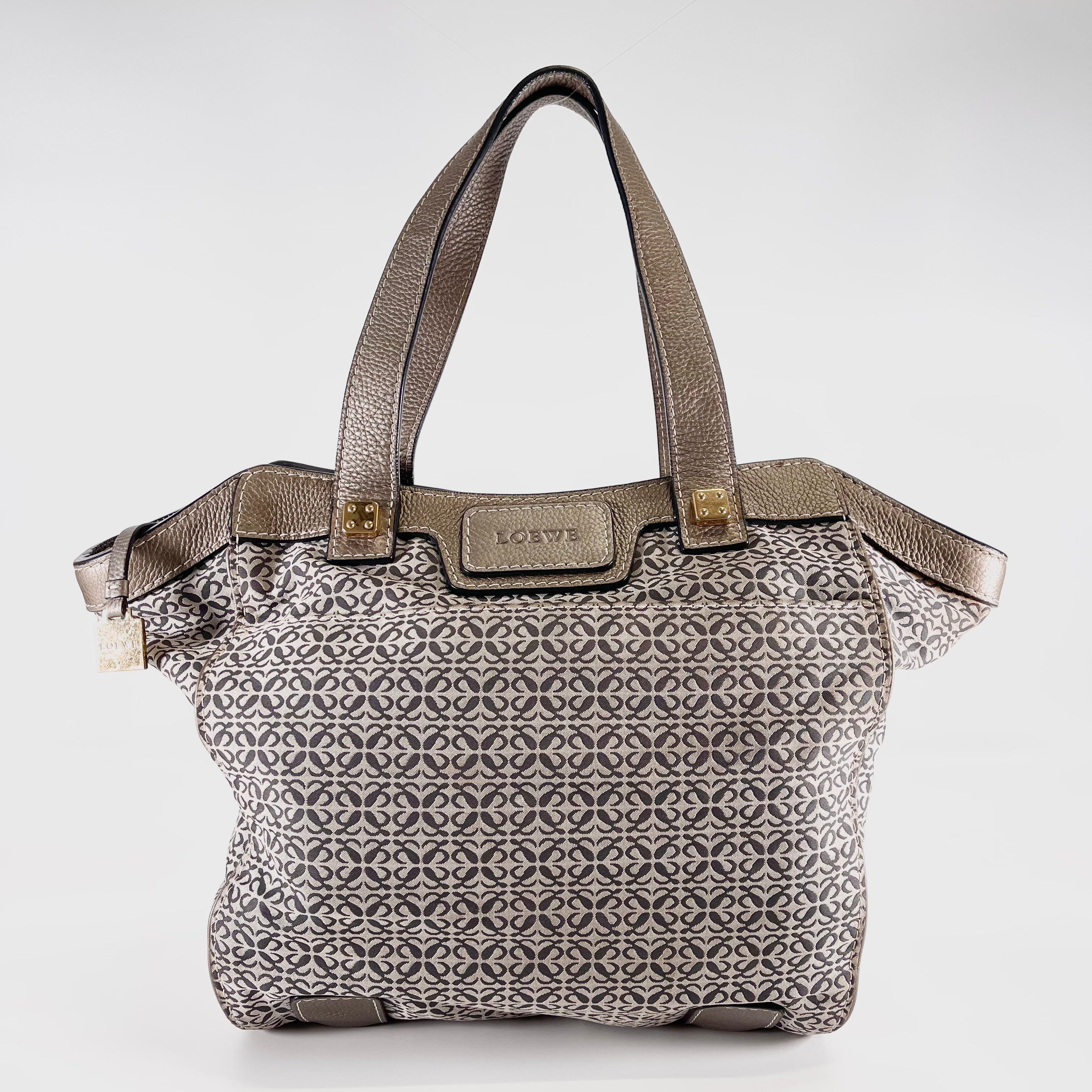 2602 secondhand LOEWE HAND BAG