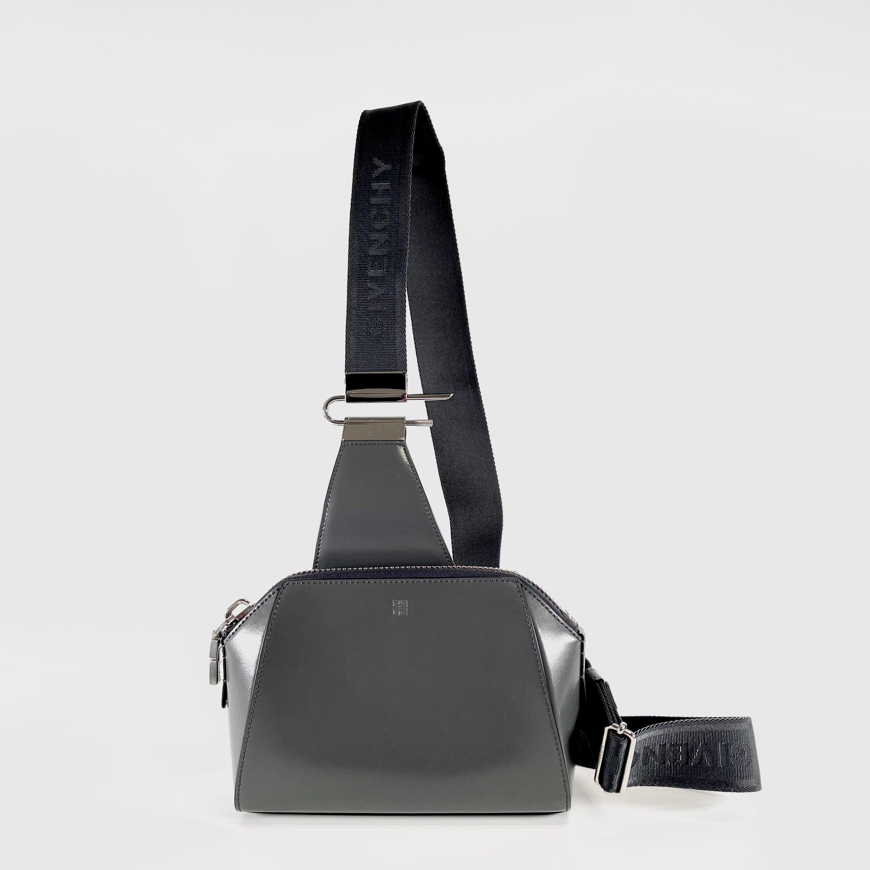 2602 secondhand GIVENCHY Antigona U bag leather Body Bag black