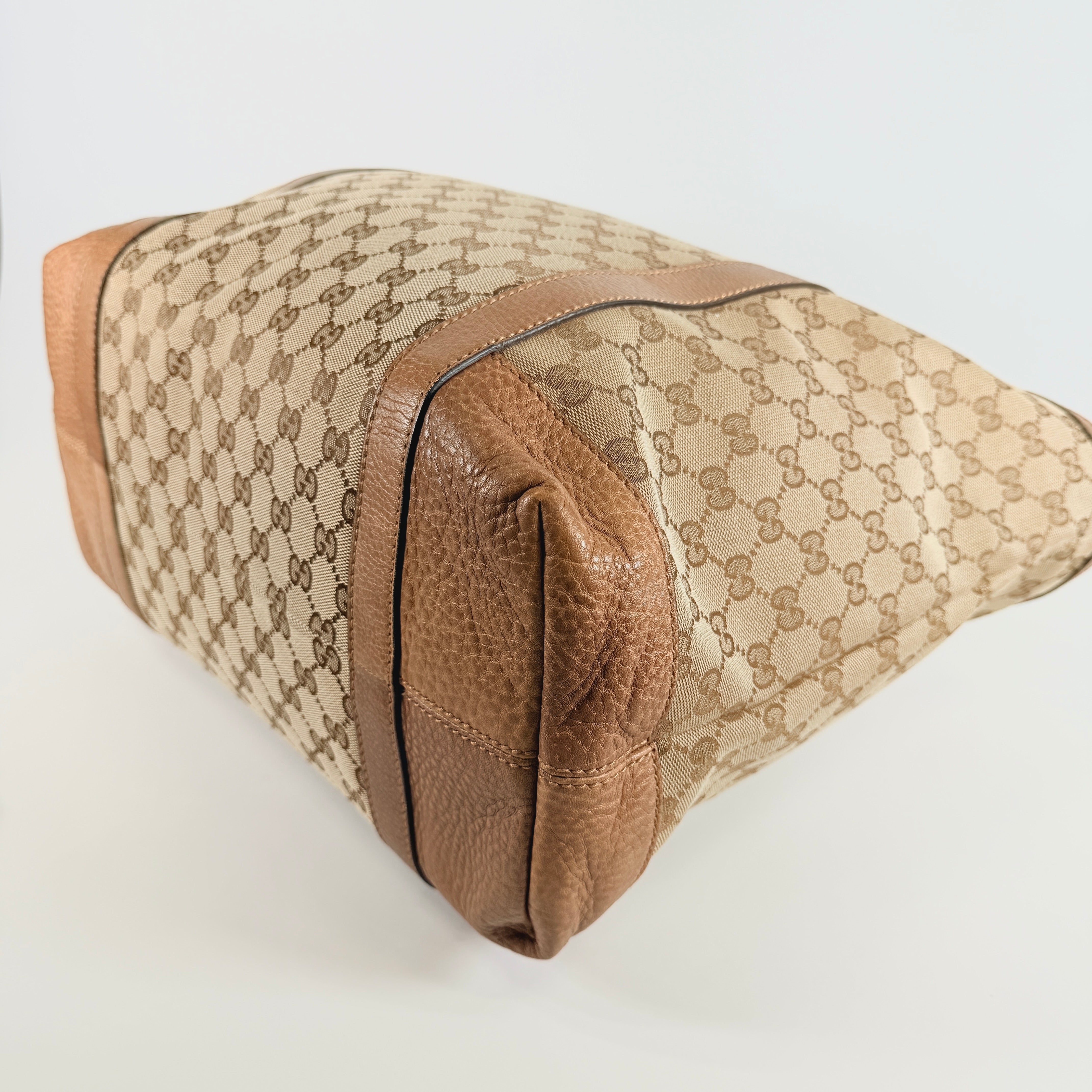 2606 secondhand Gucci GG Canvas Handbag