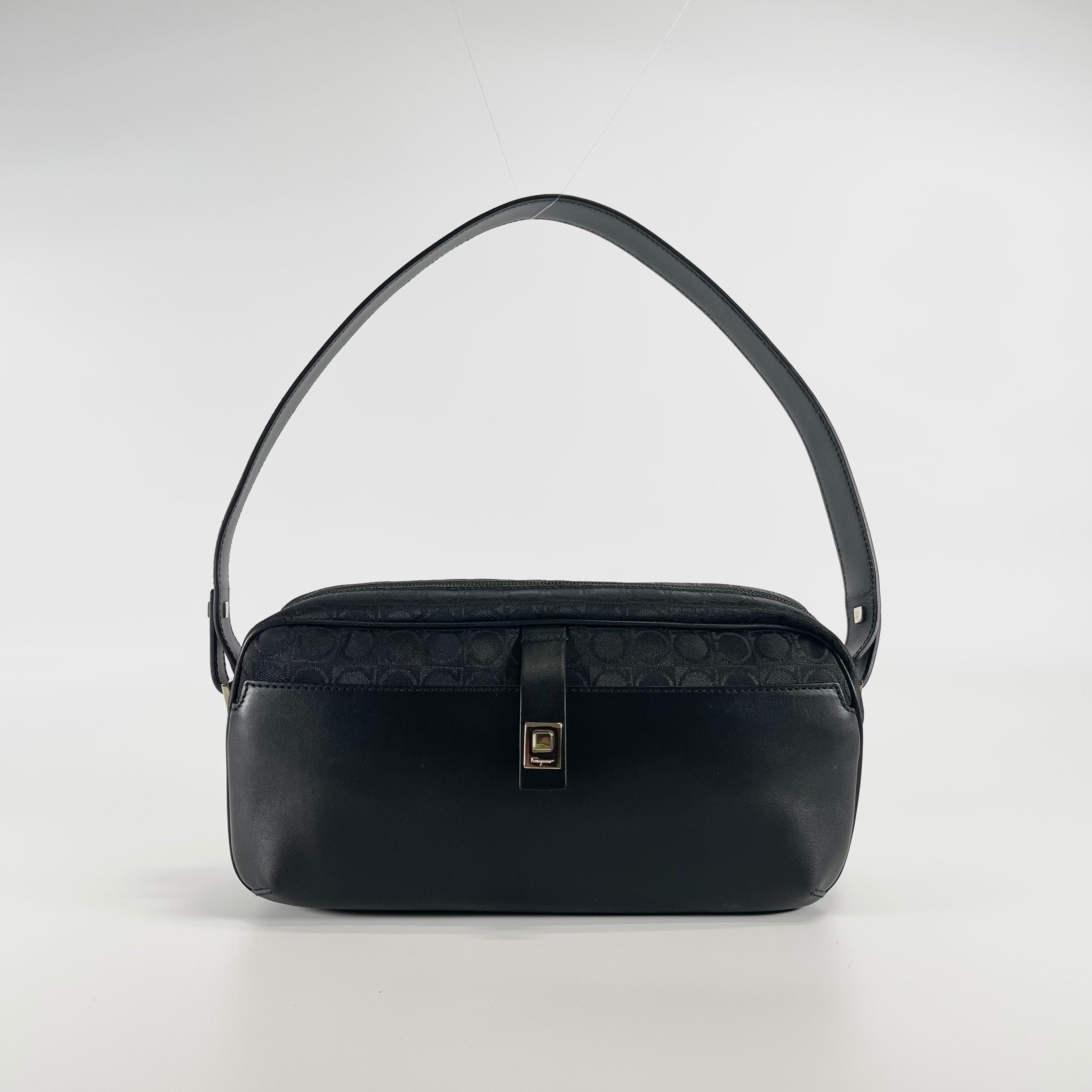 2601 secondhand Ferragamo Gancini Shoulder bag