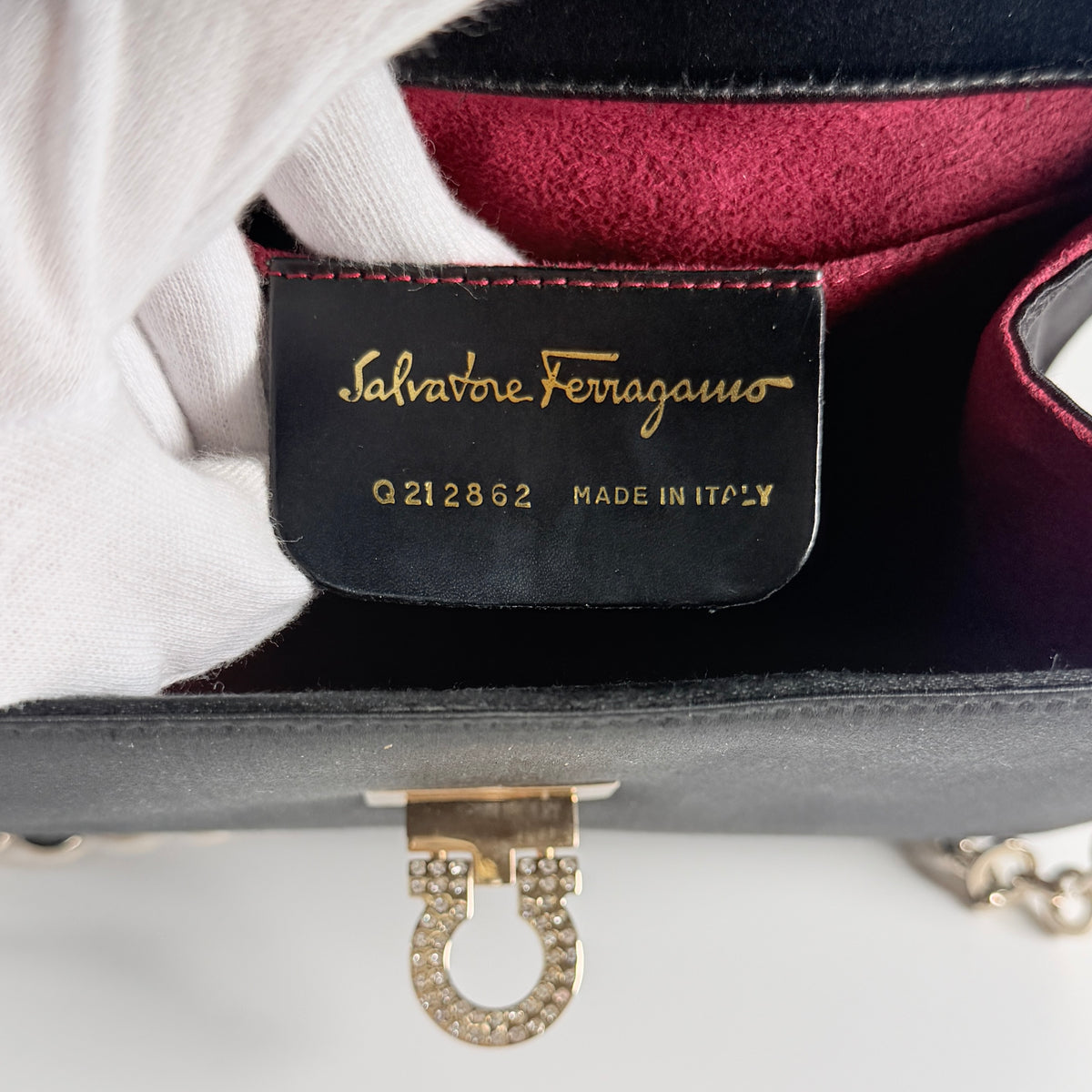 2606 secondhand Ferragamo Gancini Semi shoulder black