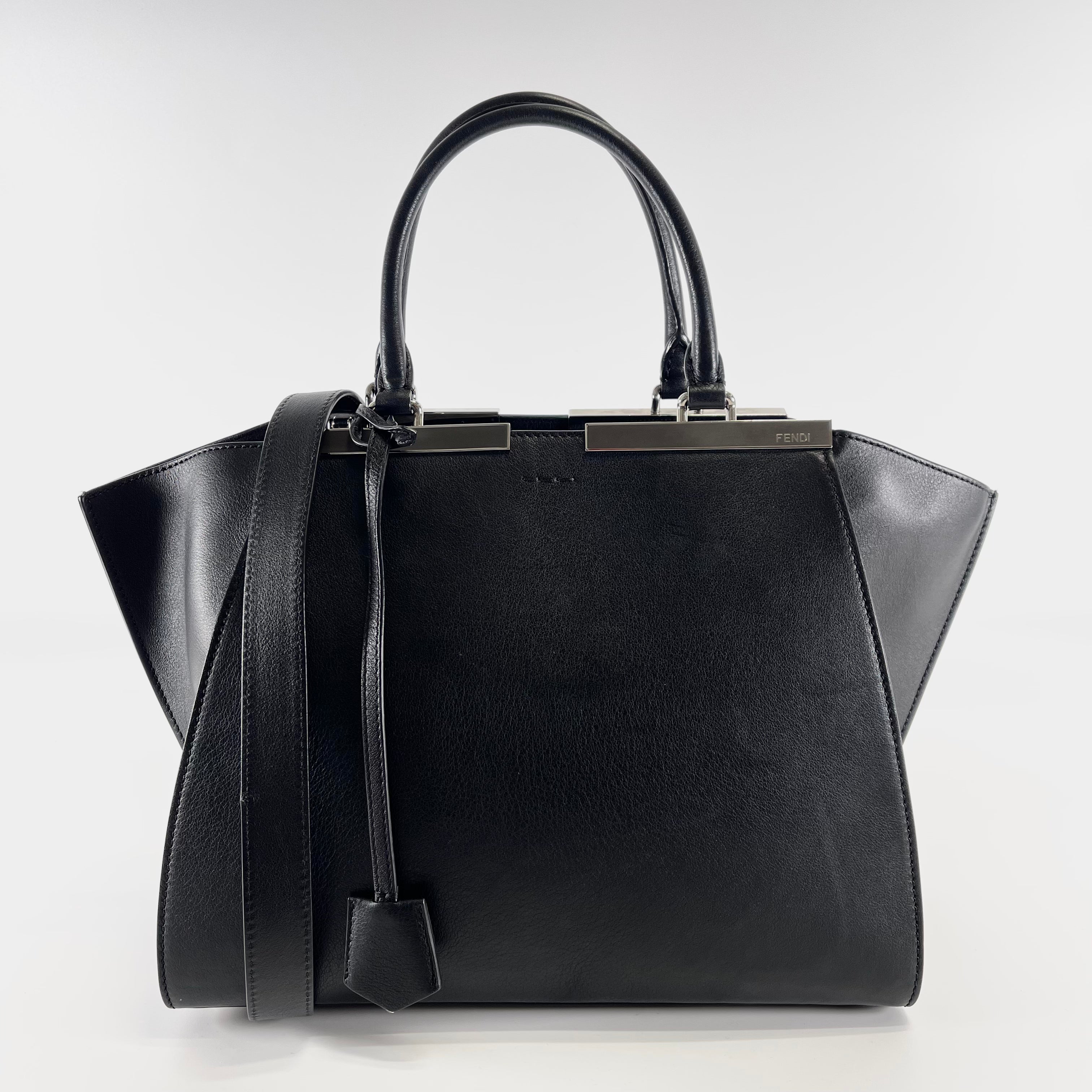2603 secondhand FENDI Troisjours hand bag