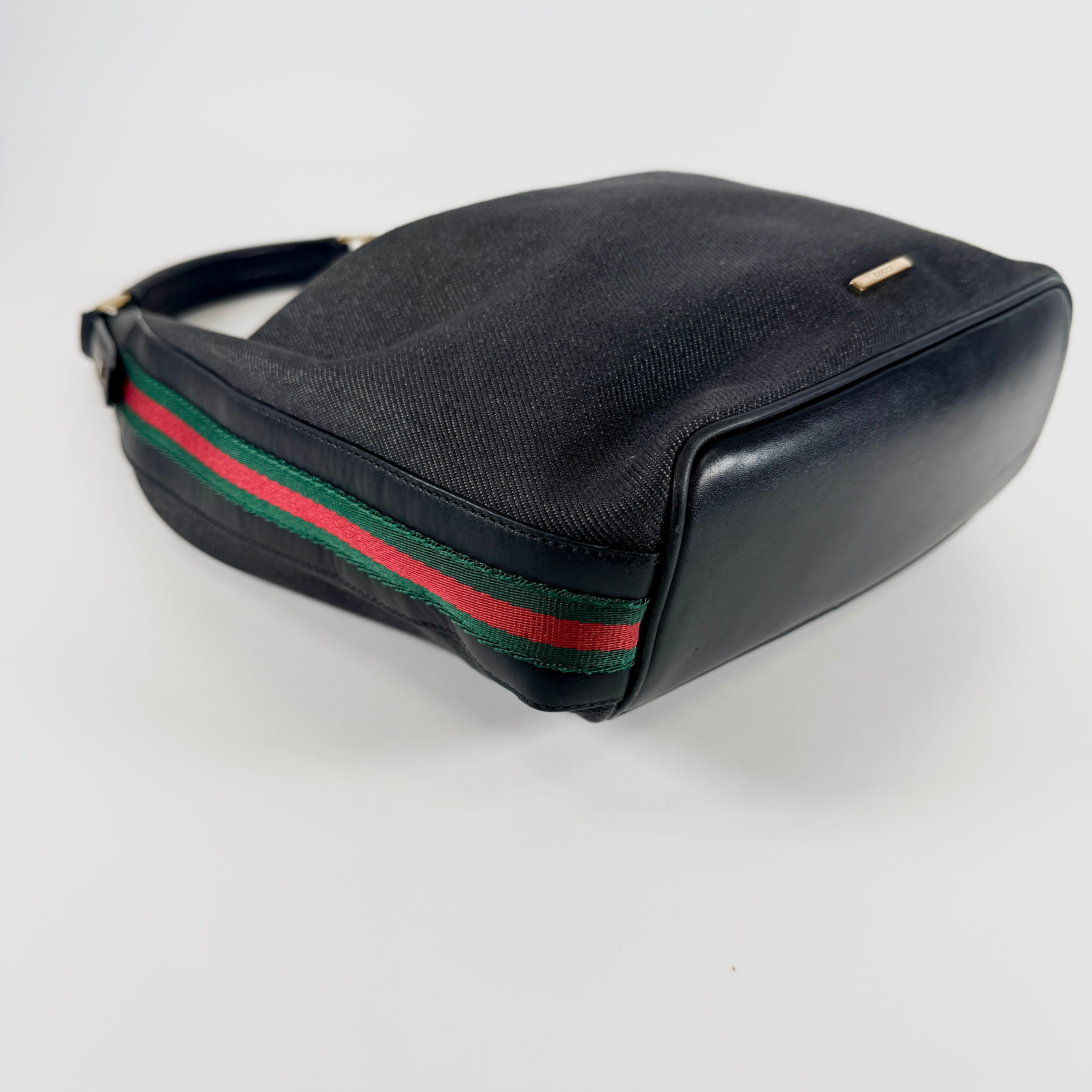 2606 secondhand GUCCI canvas hand bag