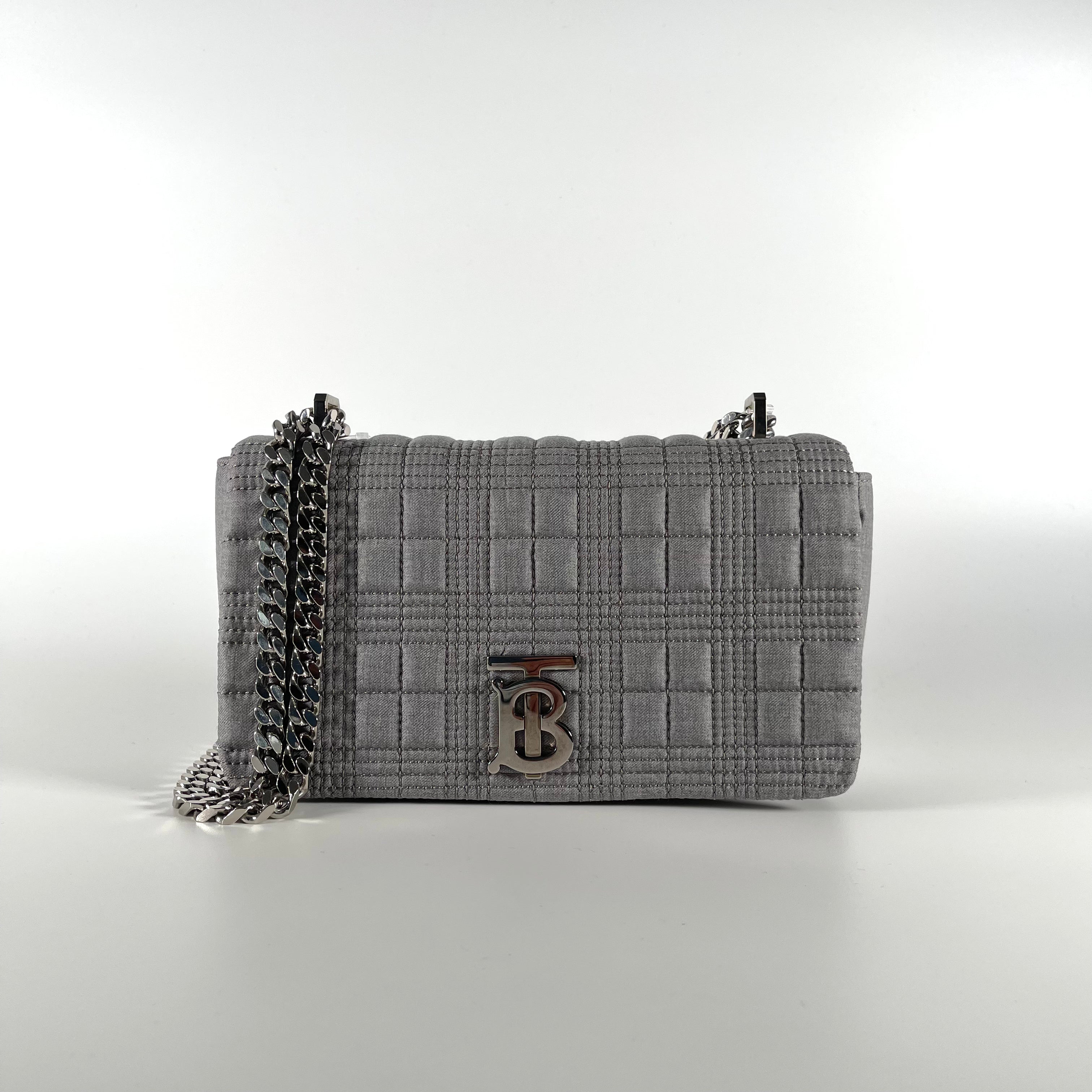 2601 BURBERRY quilting Shoulder bag AB Rank