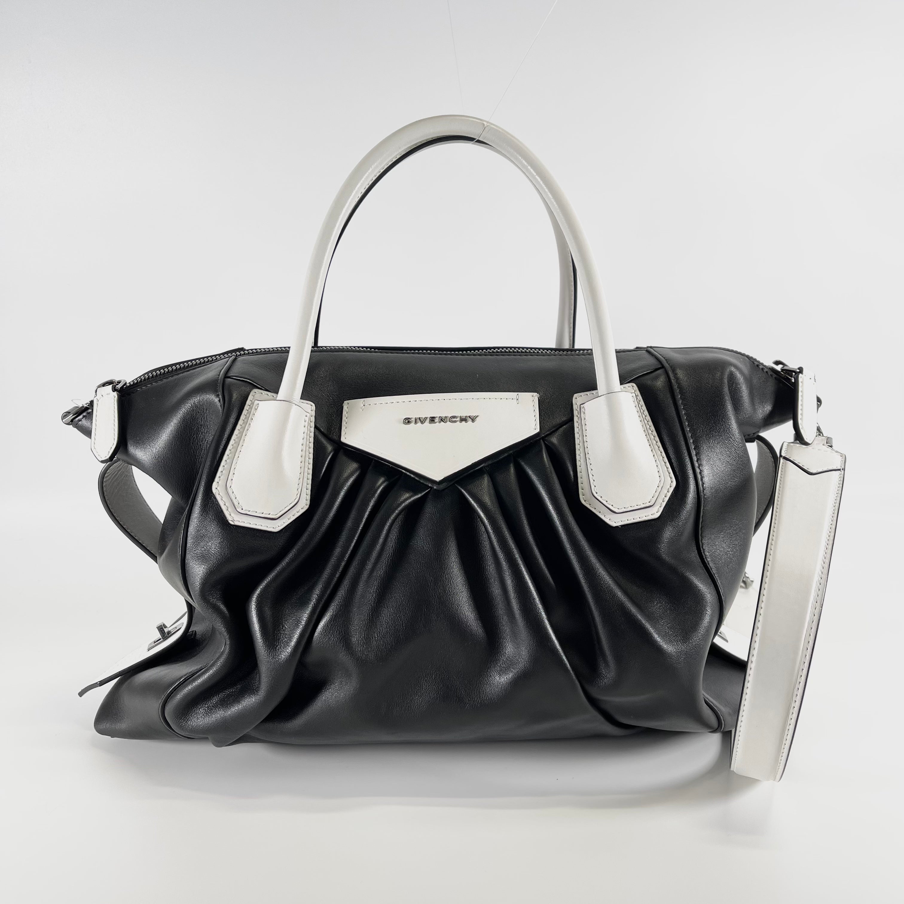 2602 secondhand GIVENCHY Antigona soft