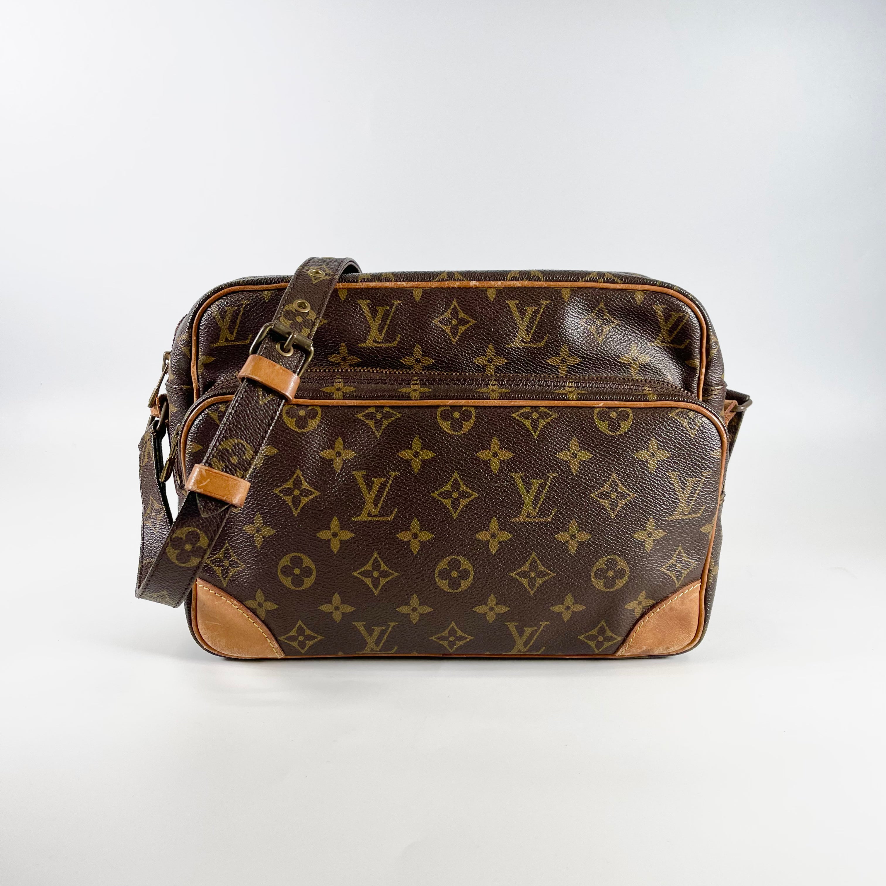 2602 secondhand LV Monogram Nile