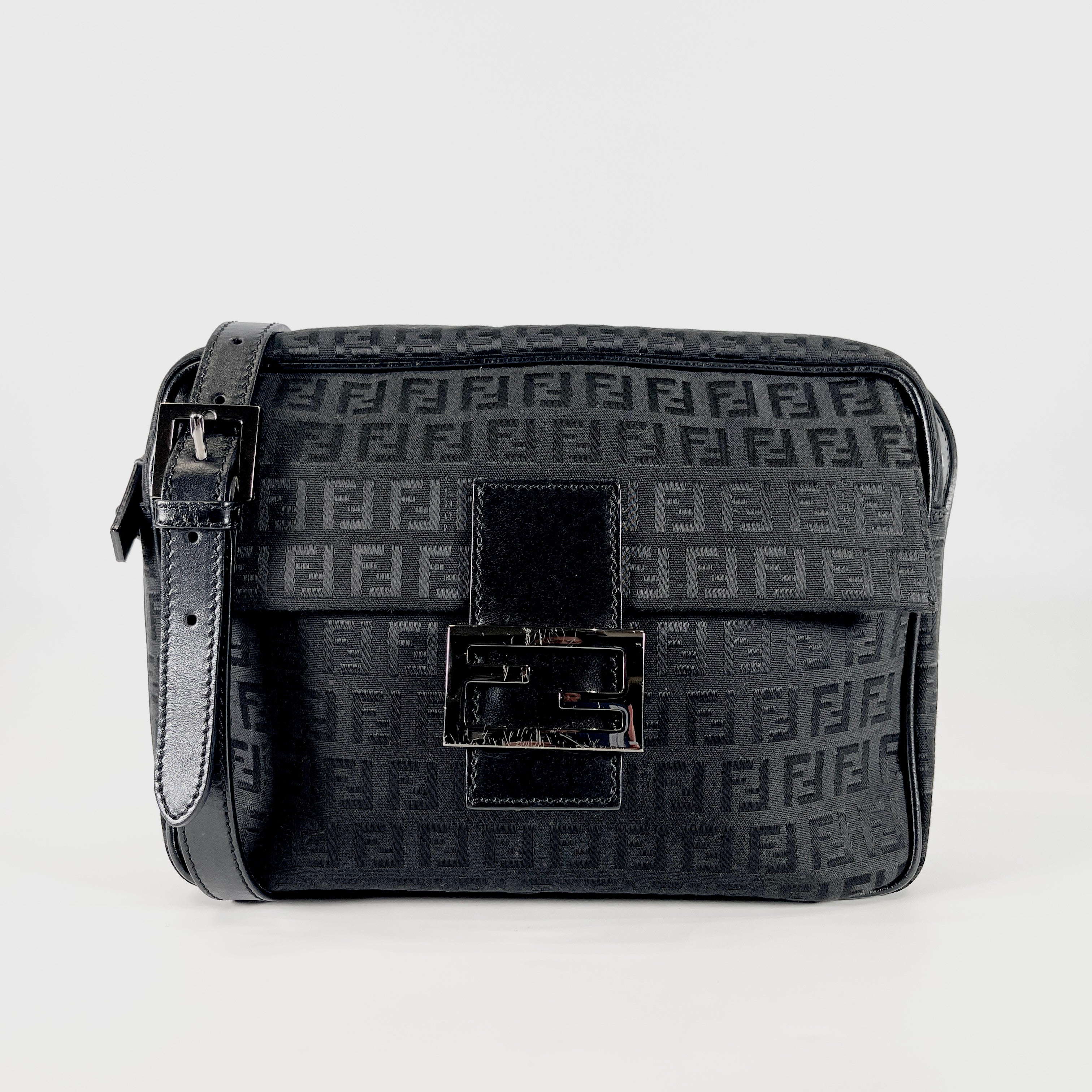 2602 secondhand FENDI Shoulder bag Zucchino black canvas Mamma