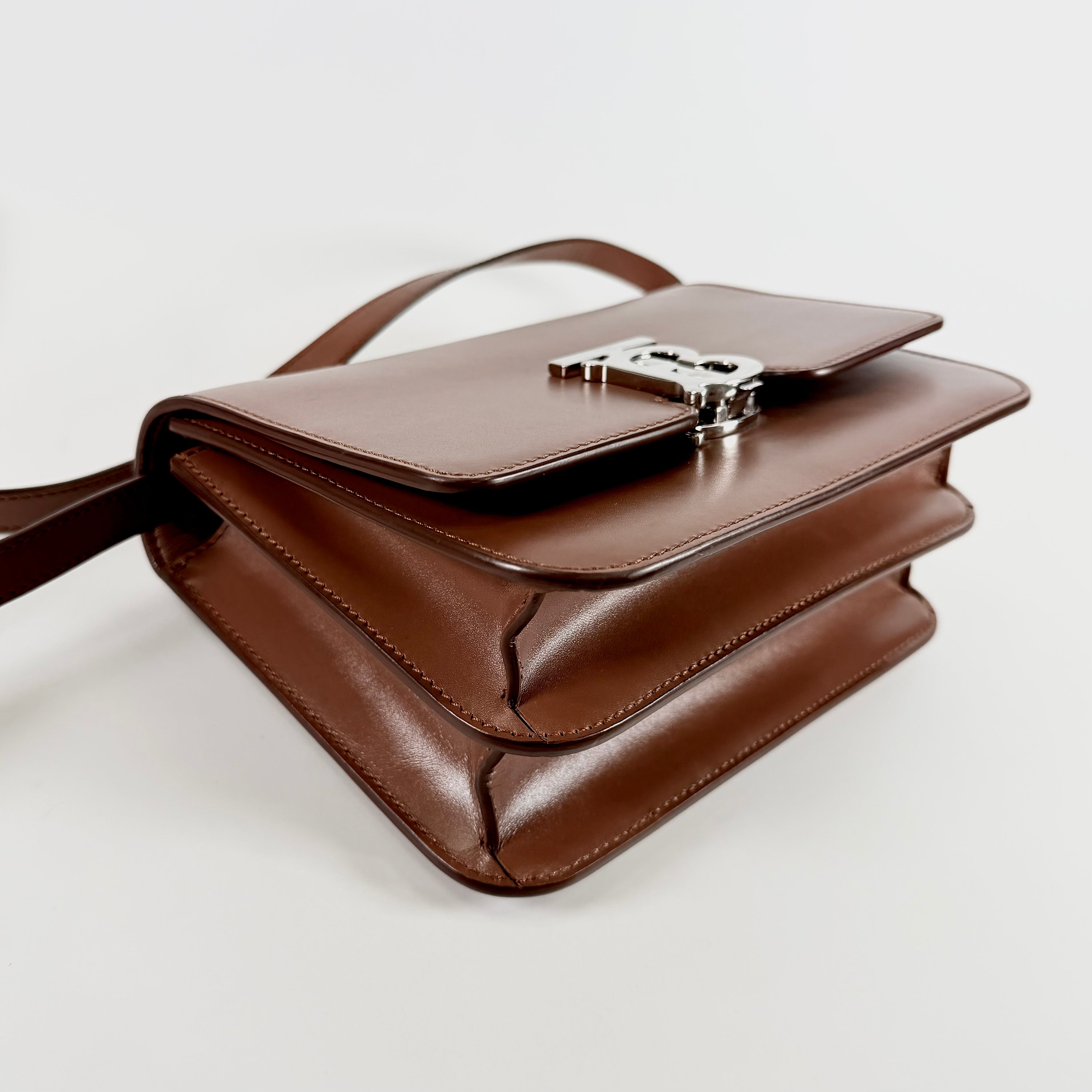 2607 secondhand BURBERRY ITKUOSRL126ES TB bag Shoulder bag Small Brown