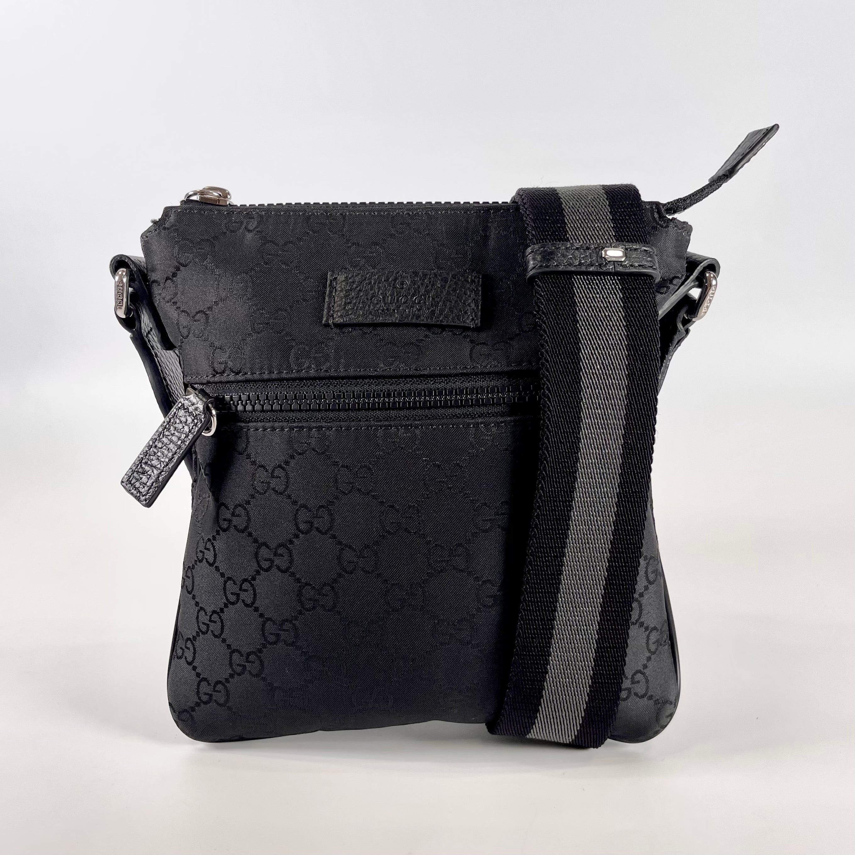 2602 secondhand GUCCI GG nylon Shoulder bag