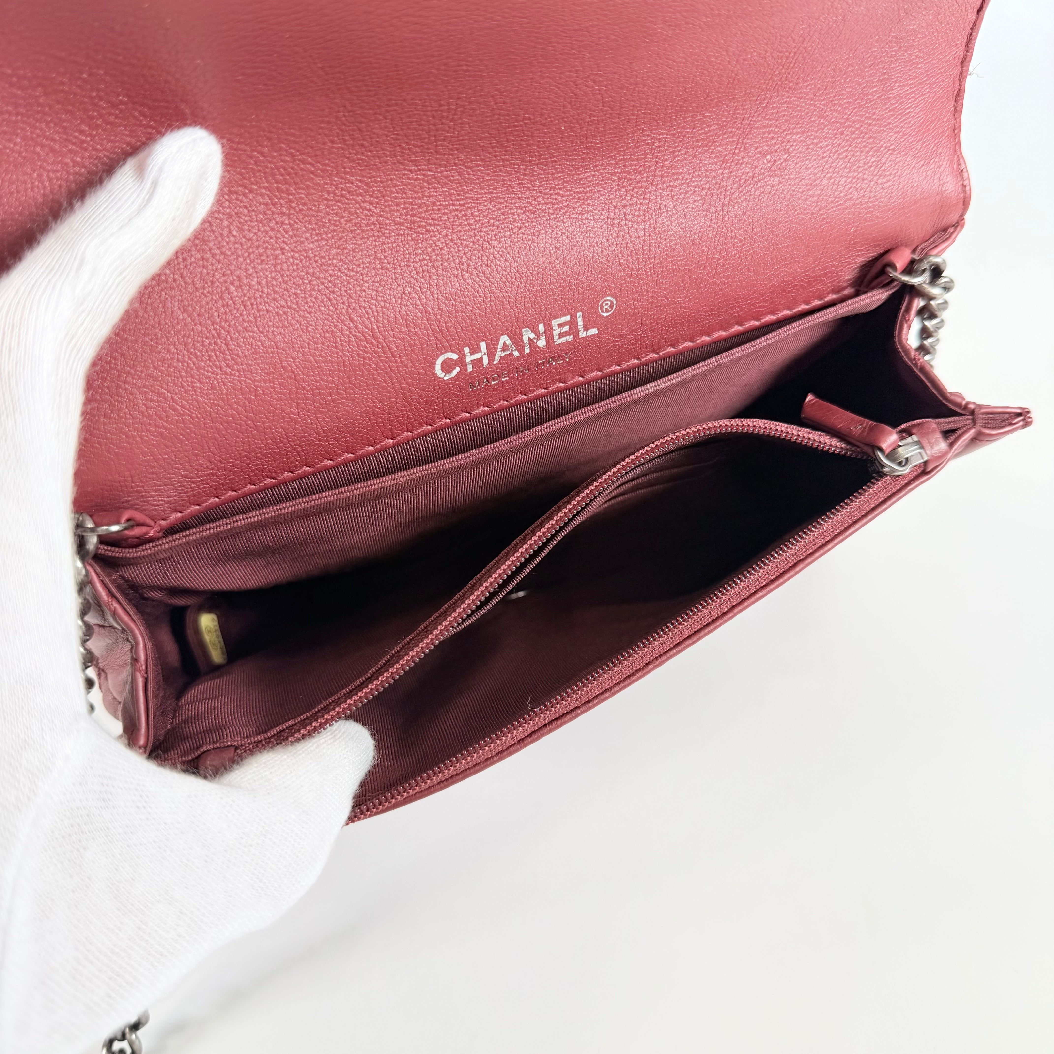 2608 secondhand CHANEL Boy leather Chain Shoulder Bag Red gun metallic metal fittings 18649317 18