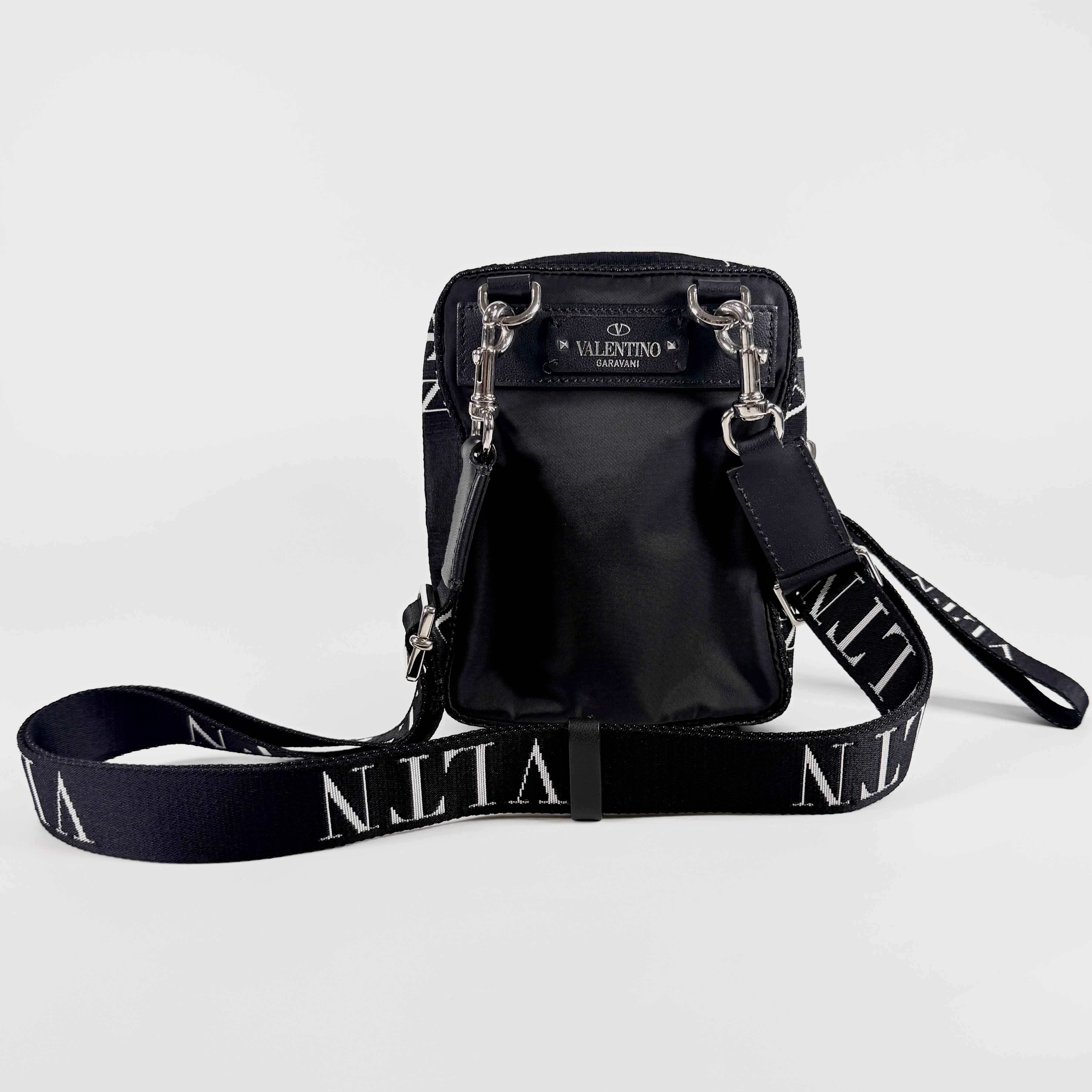 2608 secondhand VALENTINO Nylon Shoulder Bag Black
