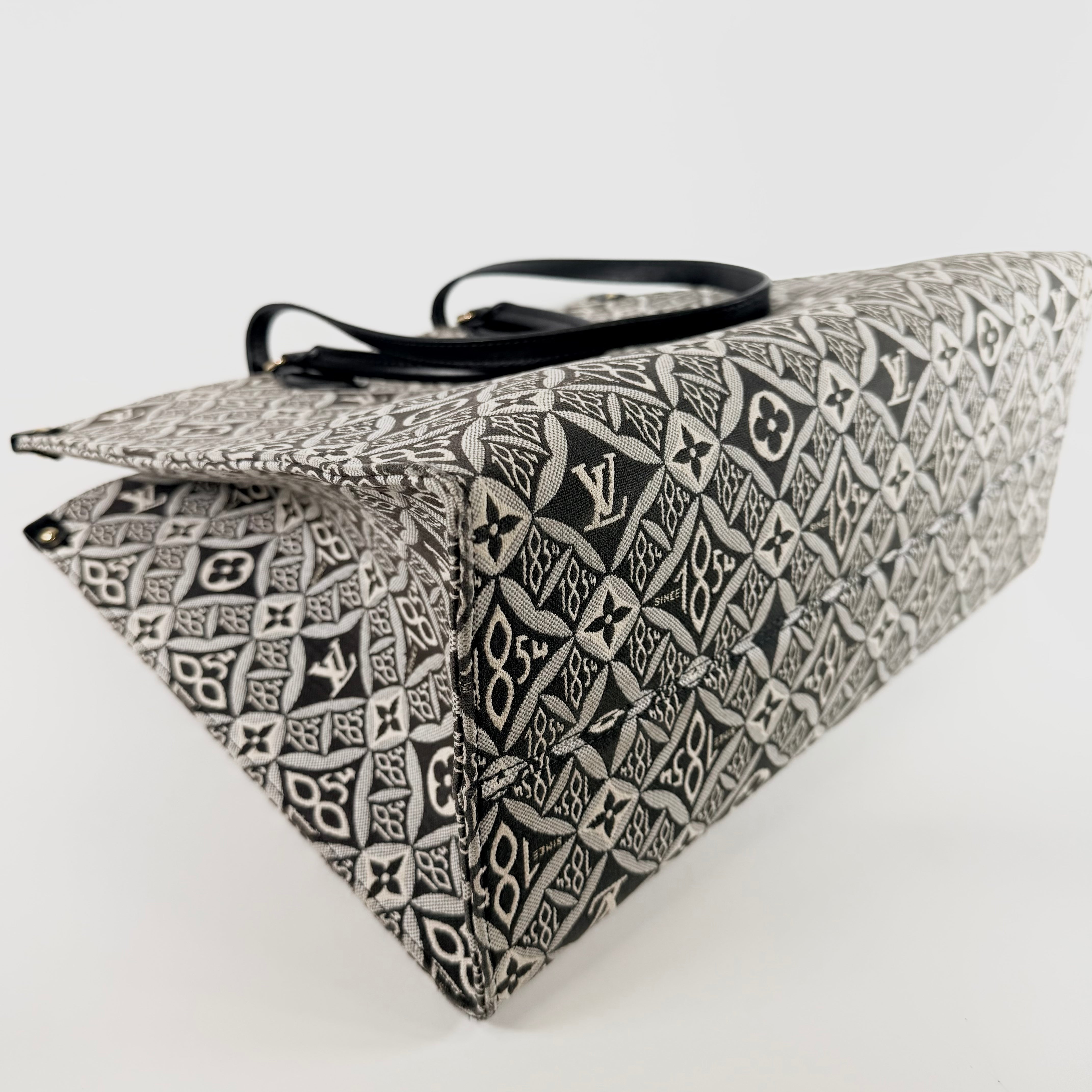 2606 secondhand LV Jacquard On the Go GM Since1854 black FL3280