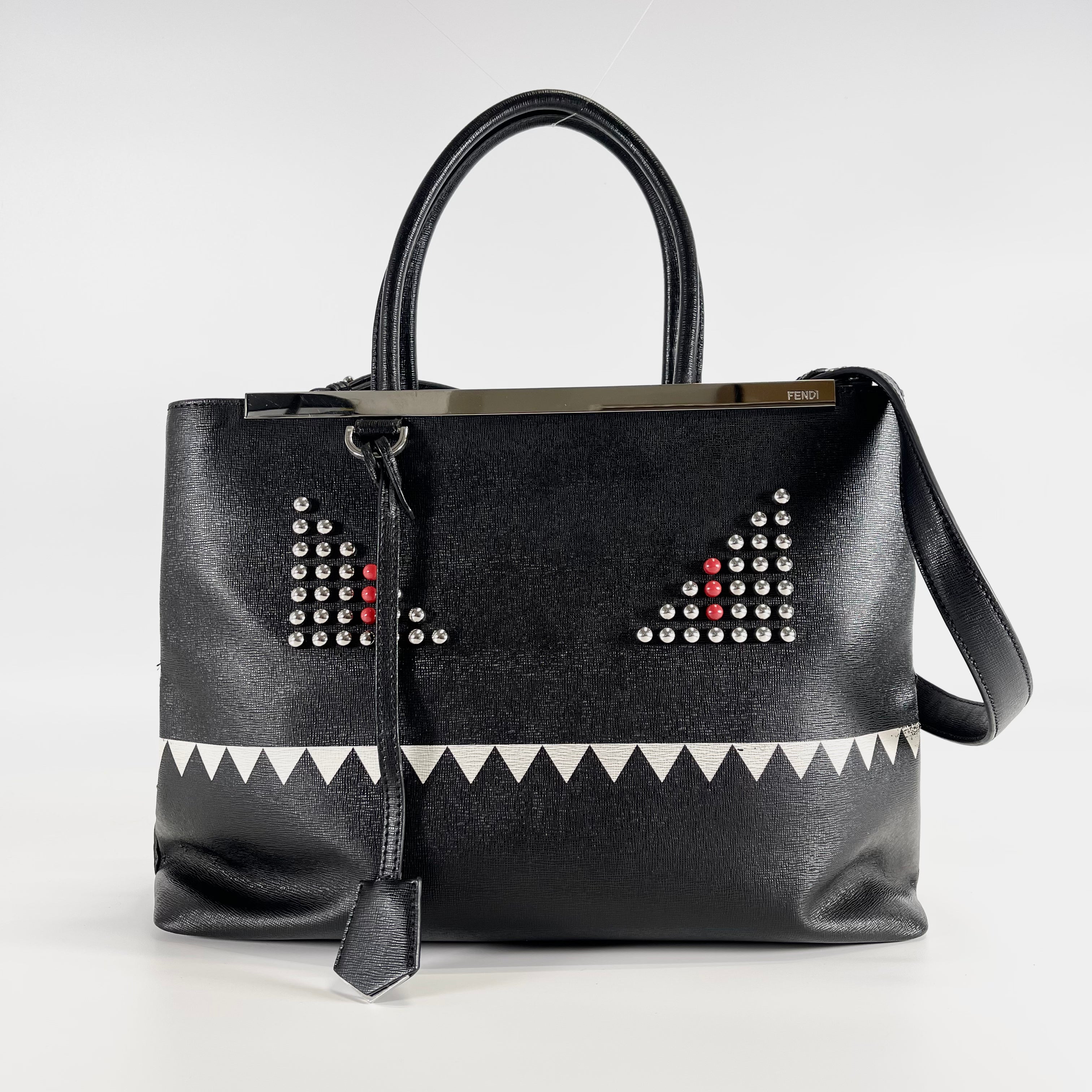 2603 secondhand FENDI brand bag leather black / white strap 60