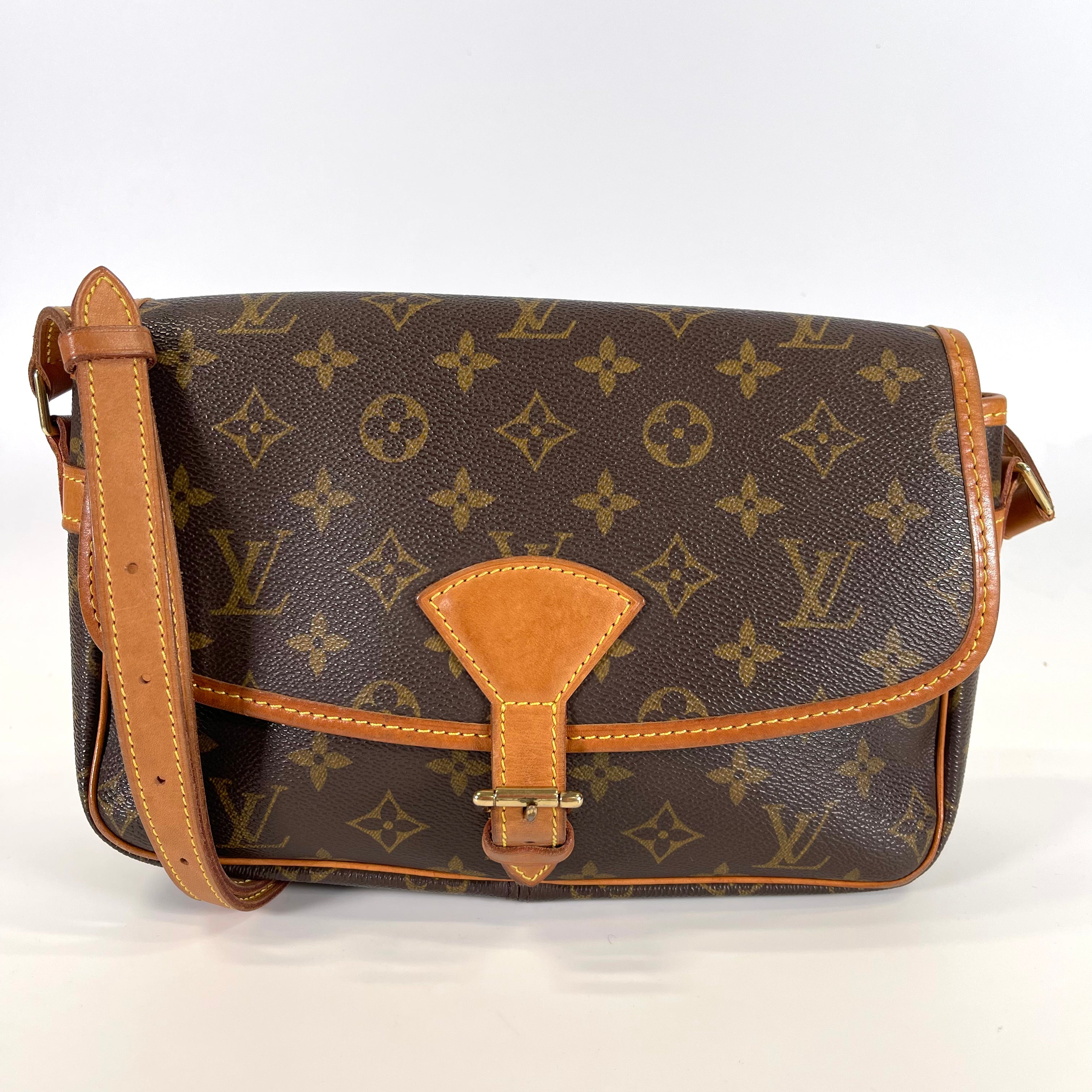 2511 Louis Vuitton Monogram Sologne