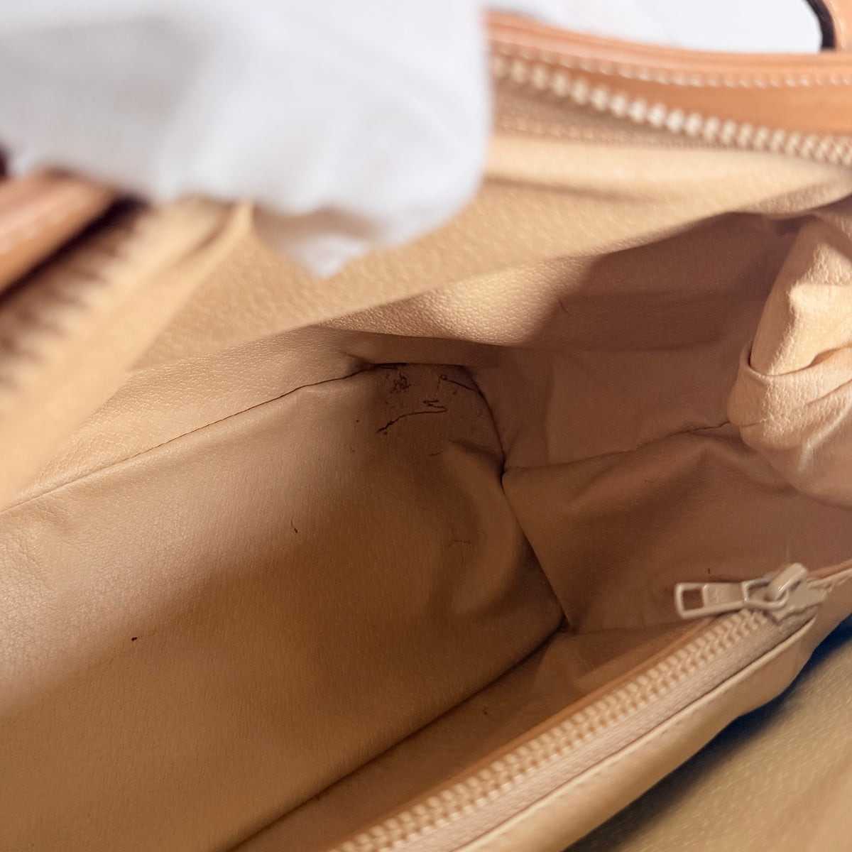 2606 secondhand CELINE hand bag Inside pin