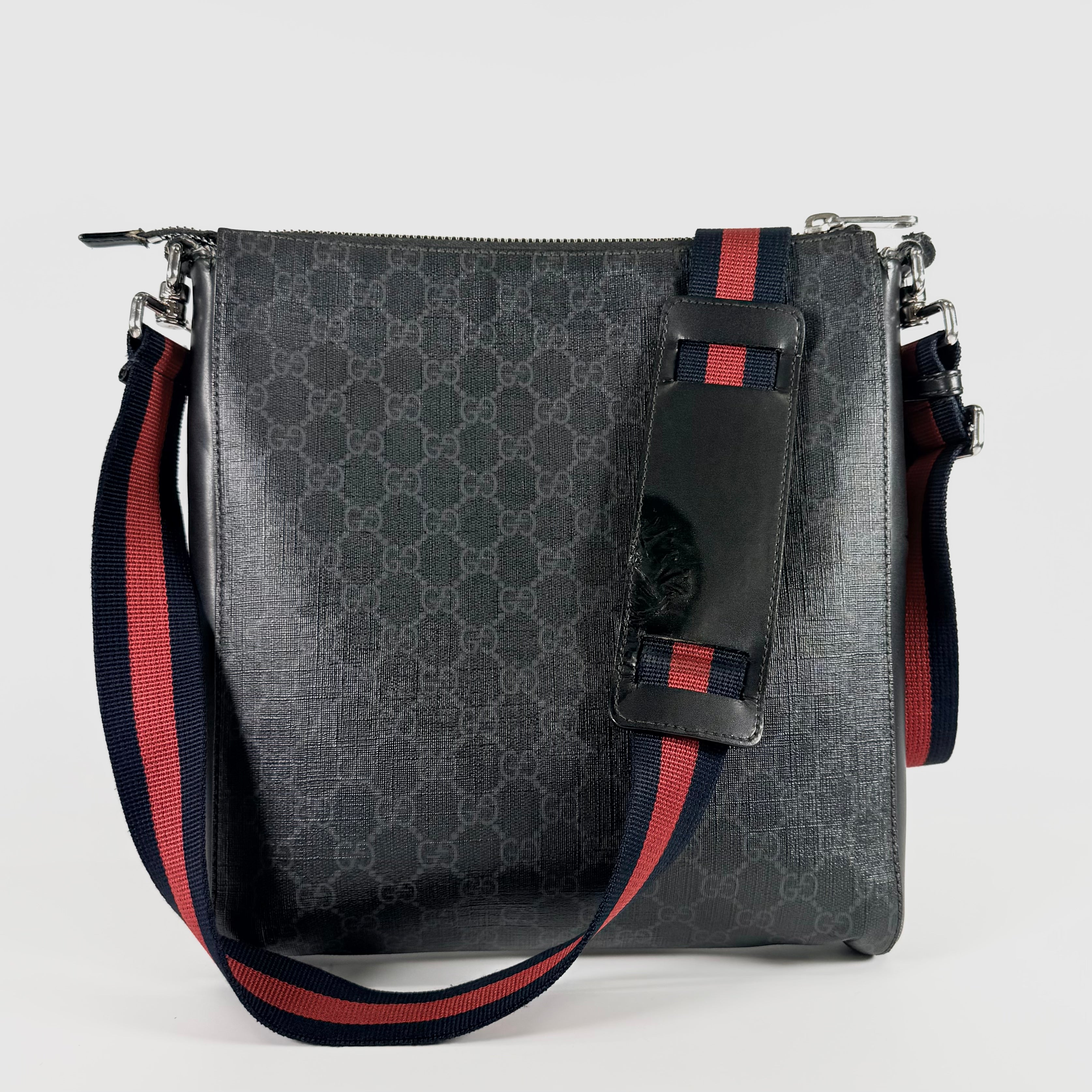2606 secondhand GUCCI GG Supreme Shoulder bag