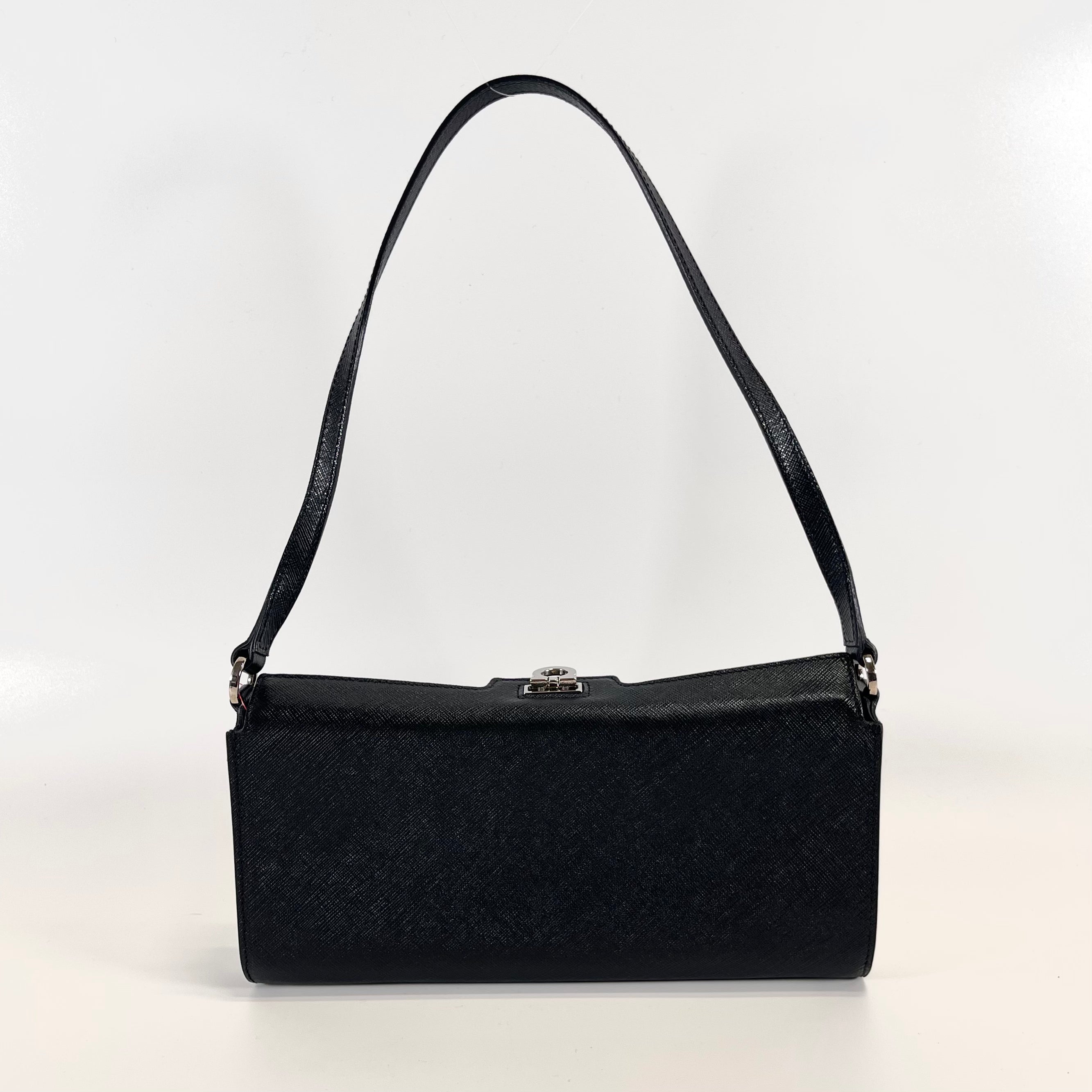 2512 secondhand Ferragamo Gancini Shoulder bag