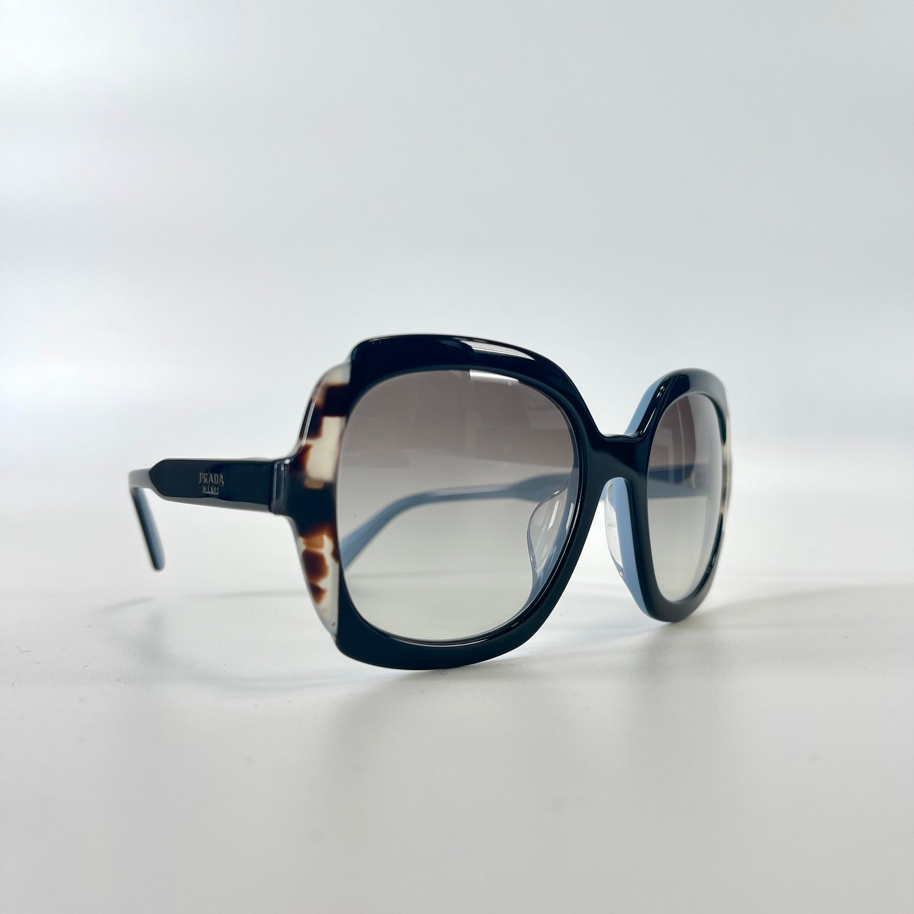 2512 secondhand PRADA sunglasses