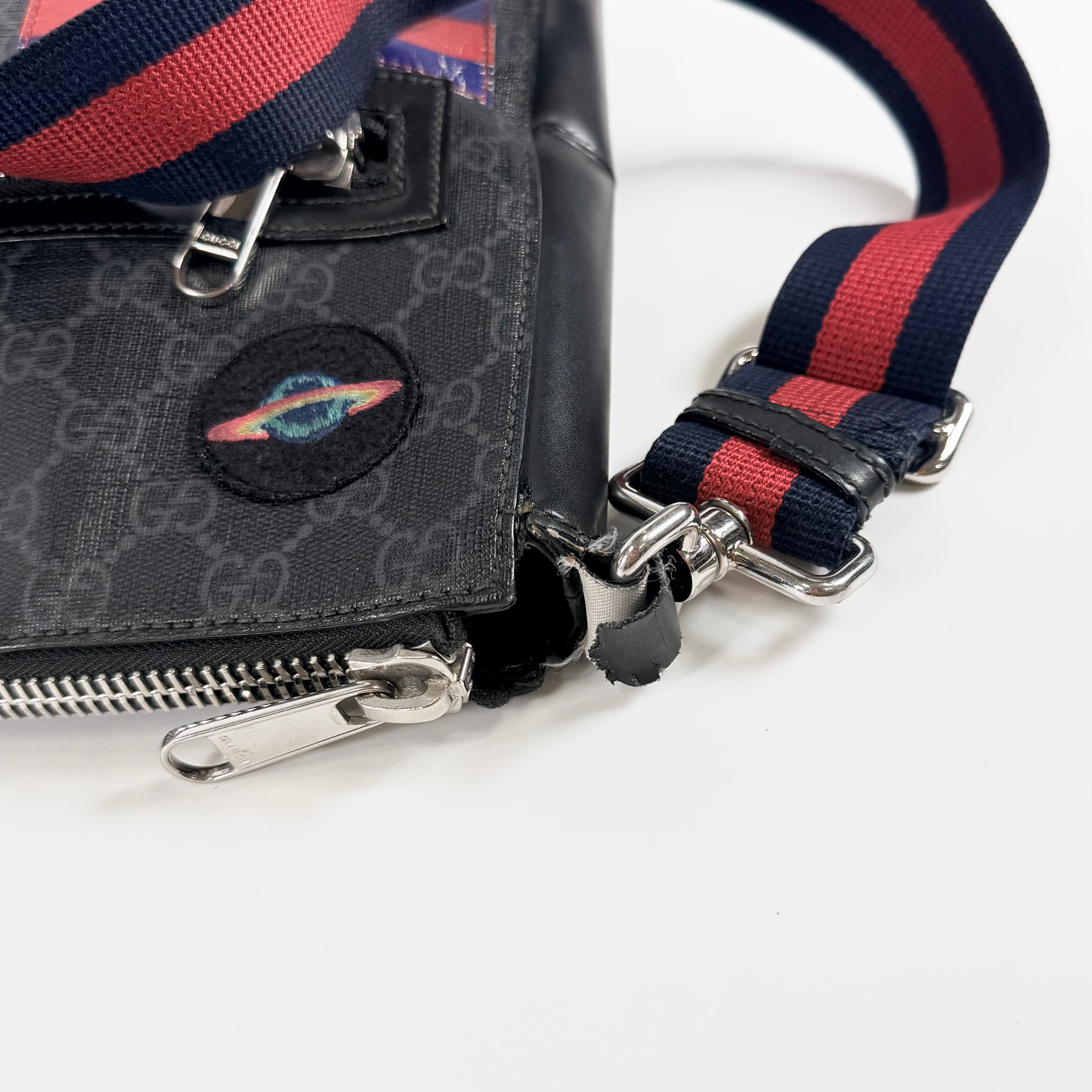 2606 secondhand GUCCI GG Supreme Shoulder bag