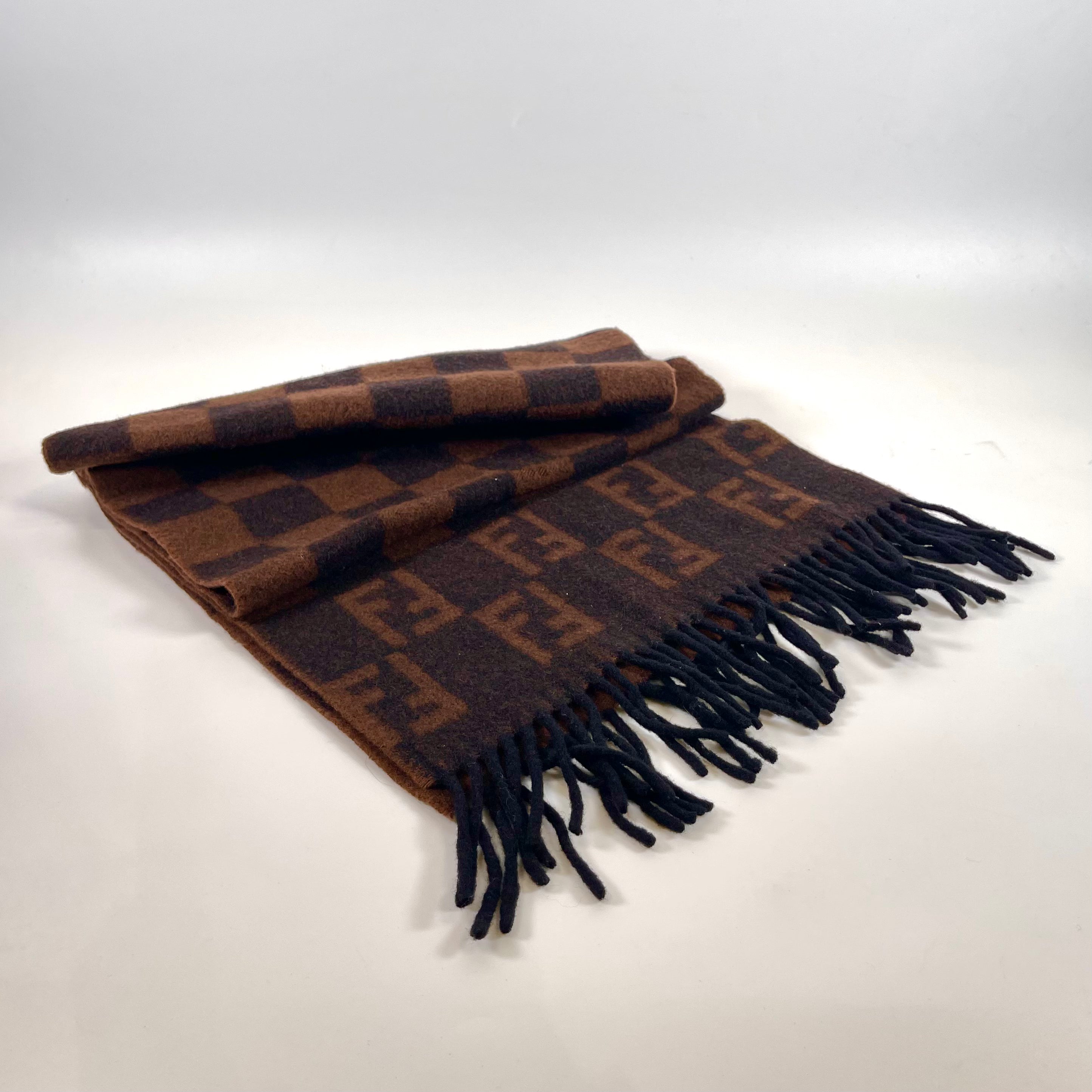 2511 FENDI Zucca muffler