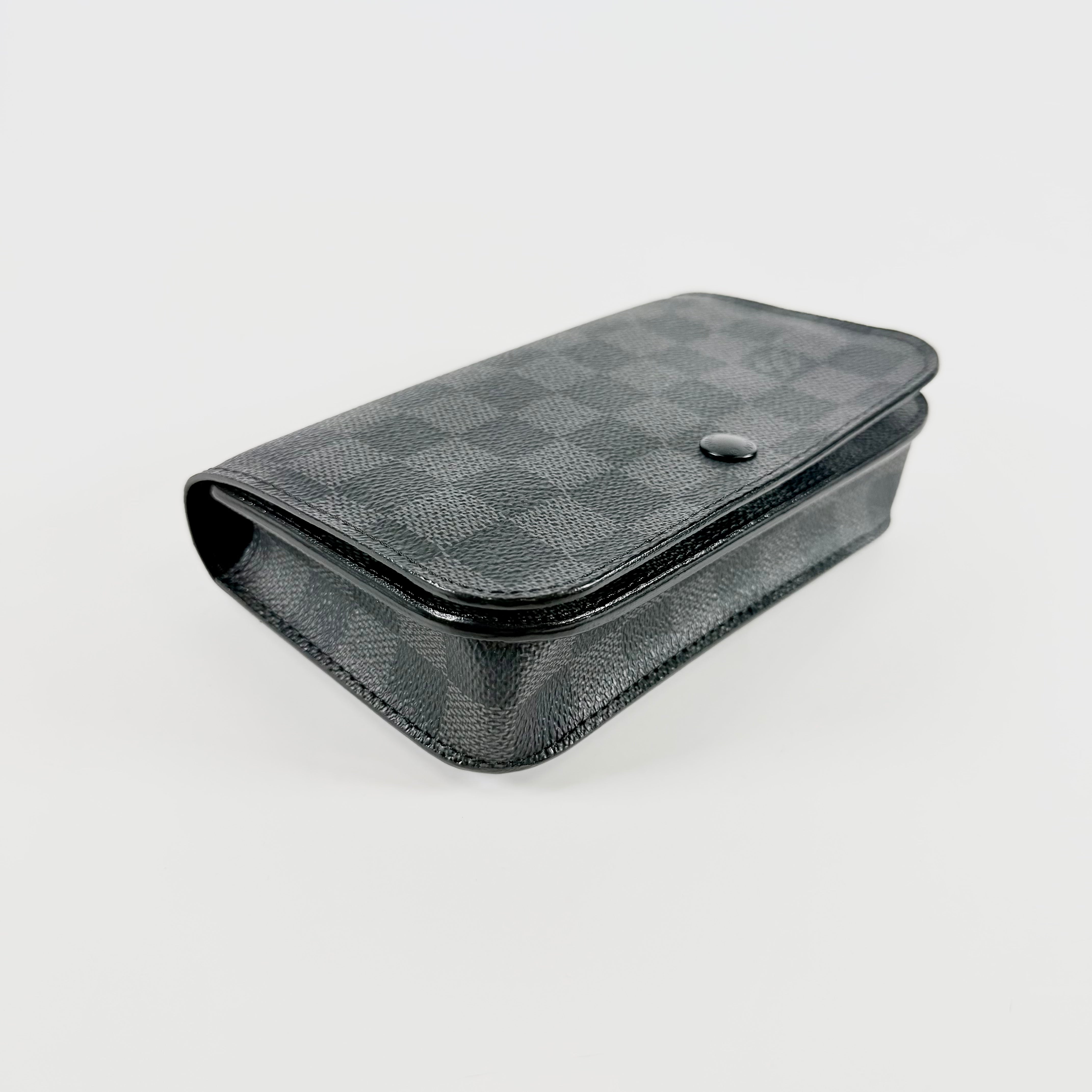 2608 secondhand LV Damier Graphite M6837T Pochette Homme