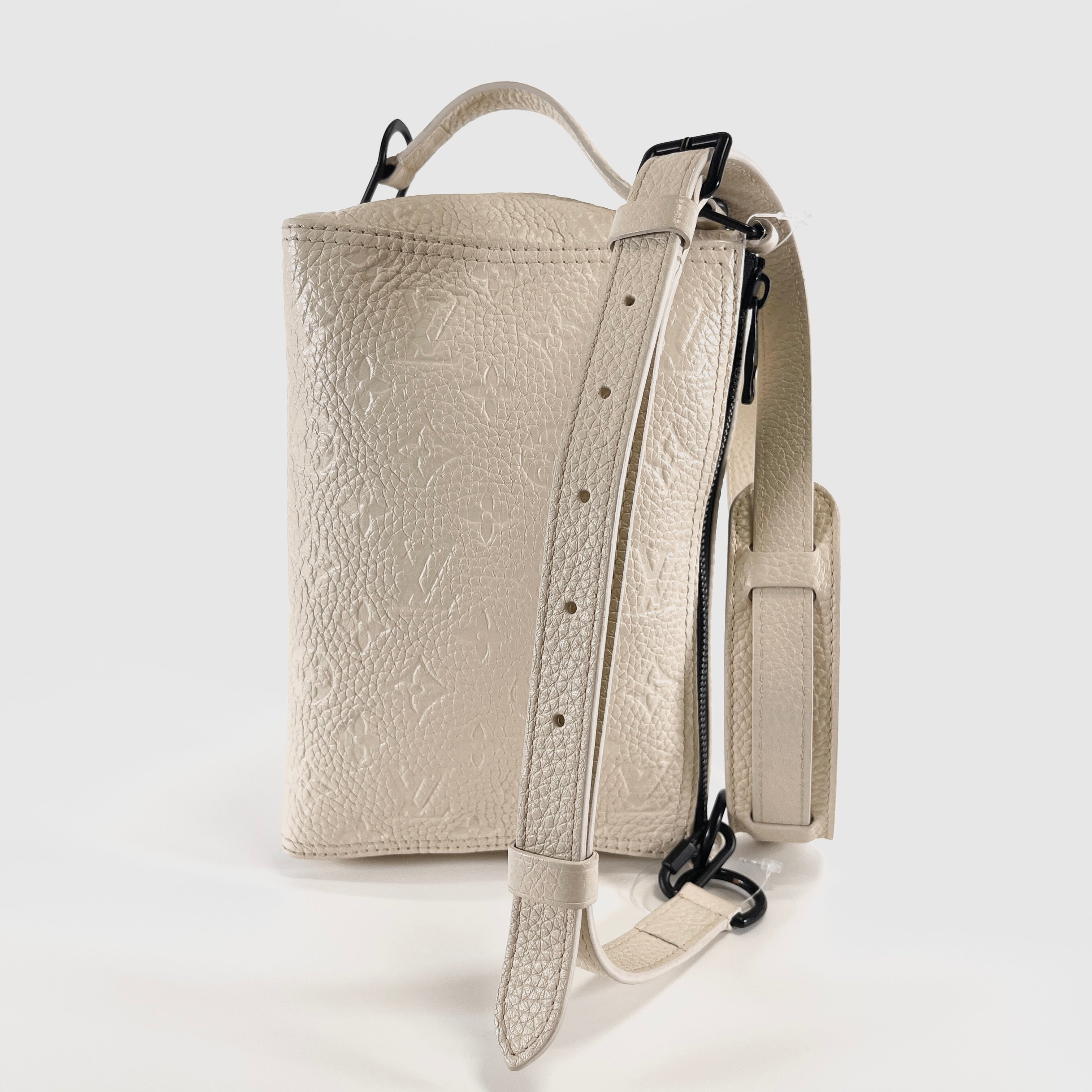 2605 secondhand LV brand bag