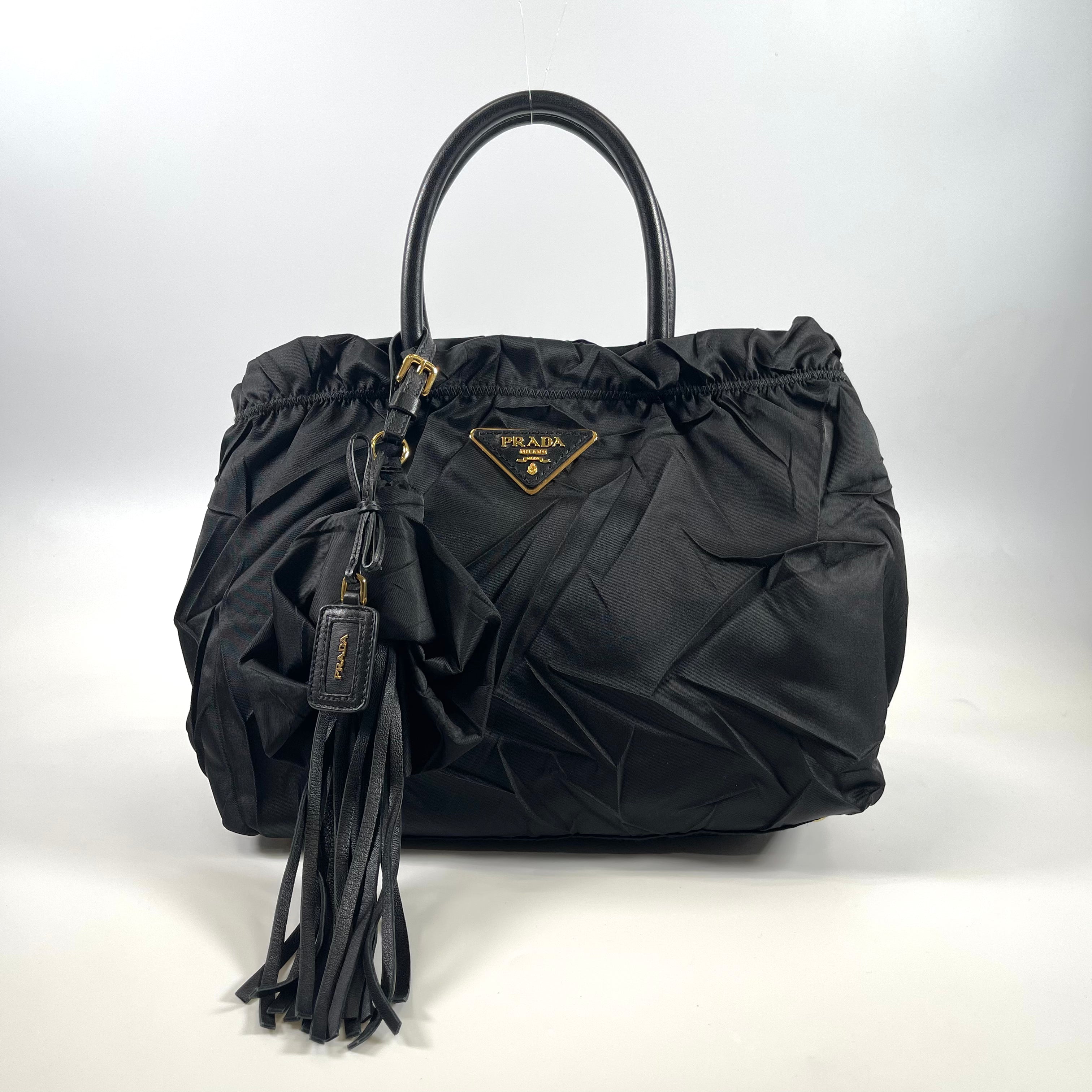 2512 secondhand PRADA nylon hand bag